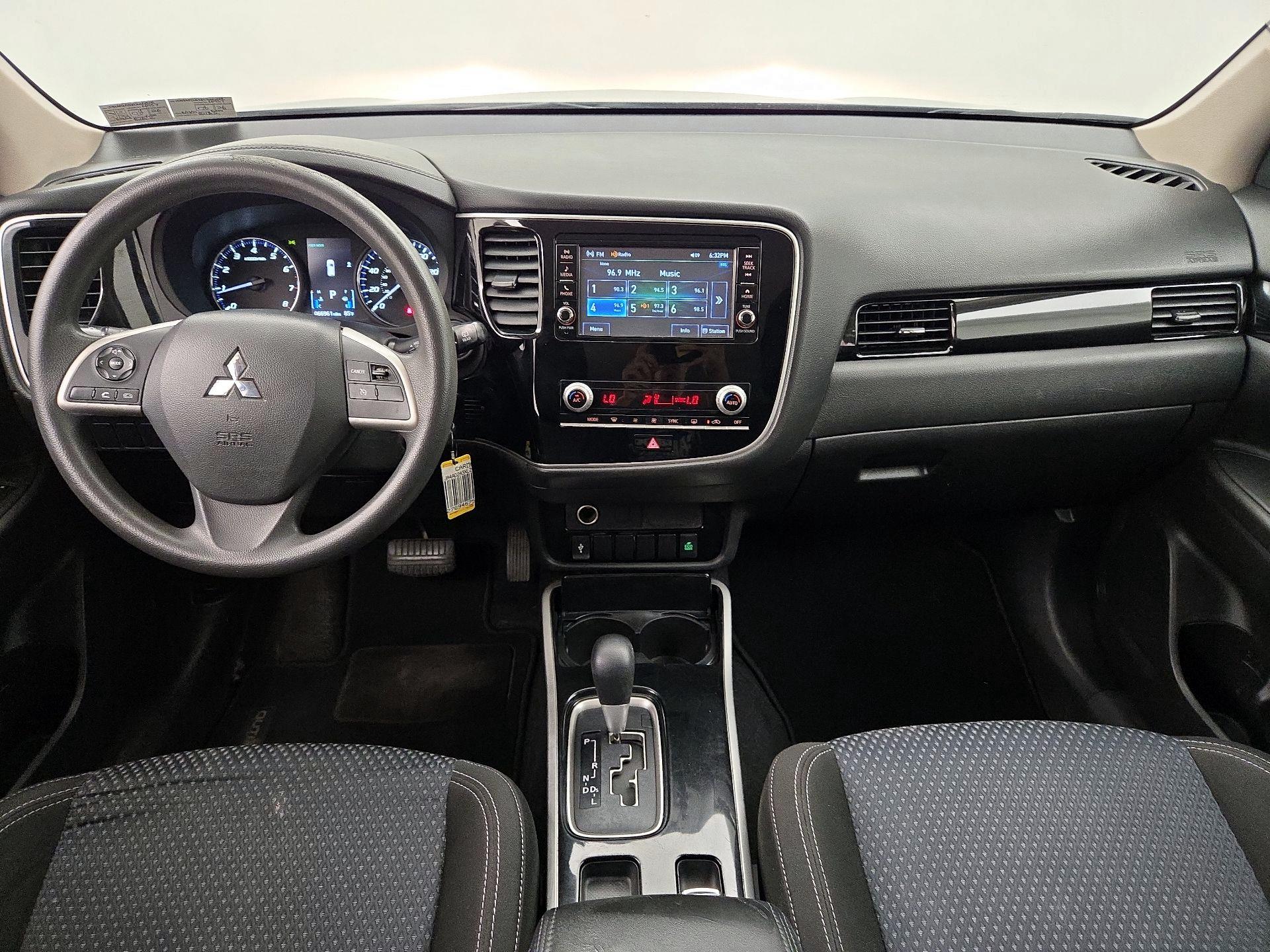 Thumbnail: 2020 Mitsubishi Outlander - 9