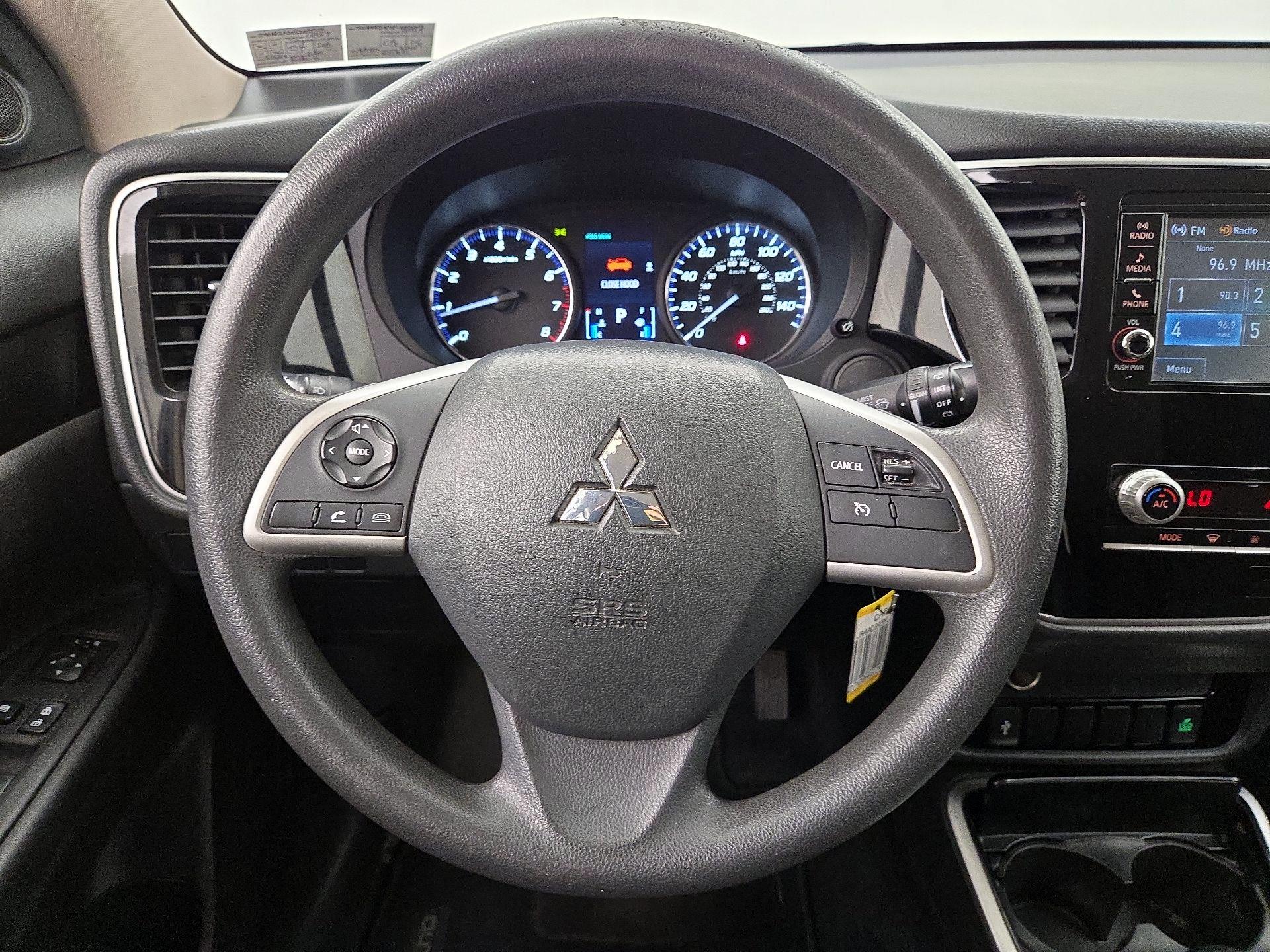 Thumbnail: 2020 Mitsubishi Outlander - 10