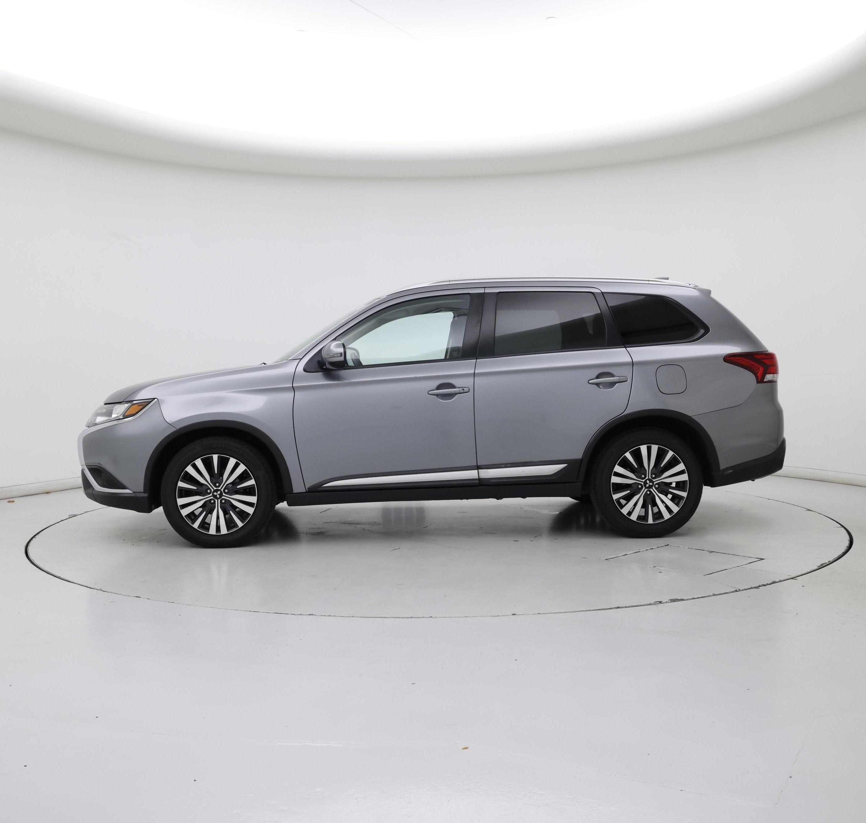 Thumbnail: 2020 Mitsubishi Outlander - 3
