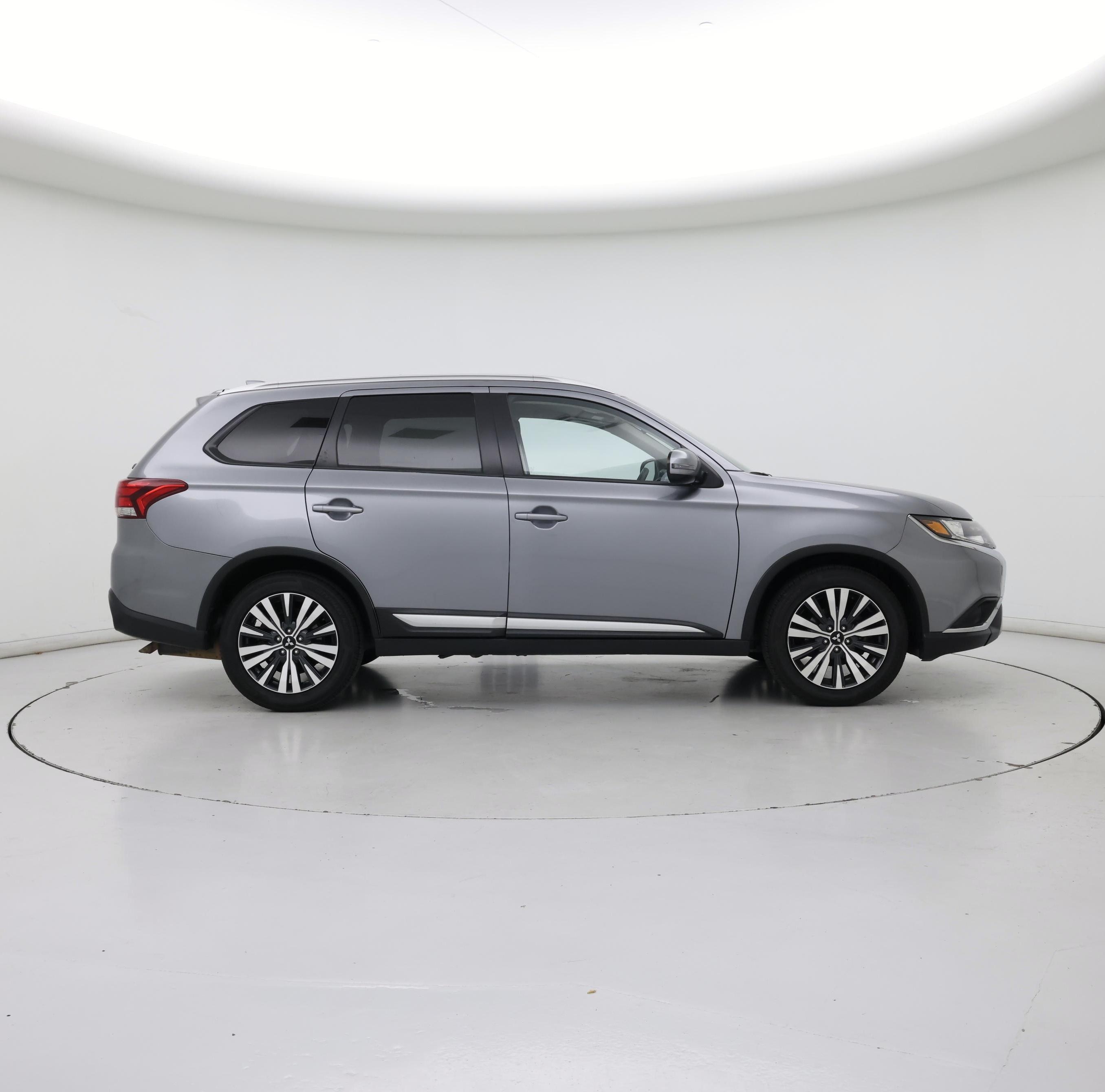 Thumbnail: 2020 Mitsubishi Outlander - 7