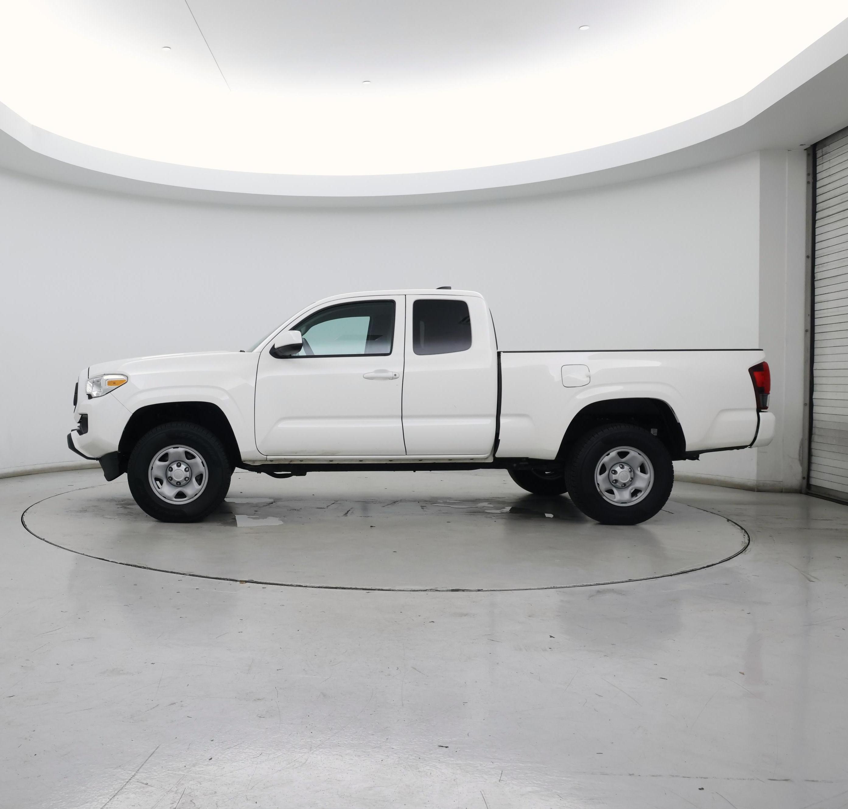 Thumbnail: 2021 Toyota Tacoma - 3