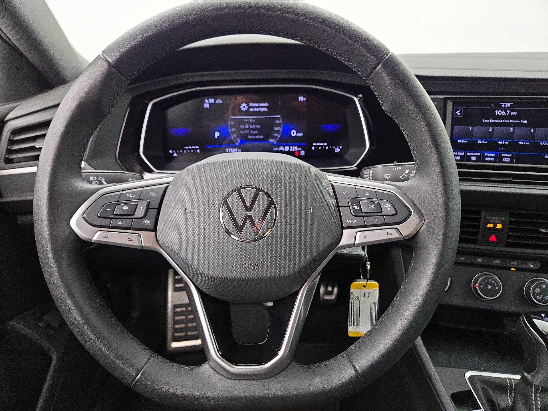 Thumbnail: 2024 Volkswagen Jetta - 10