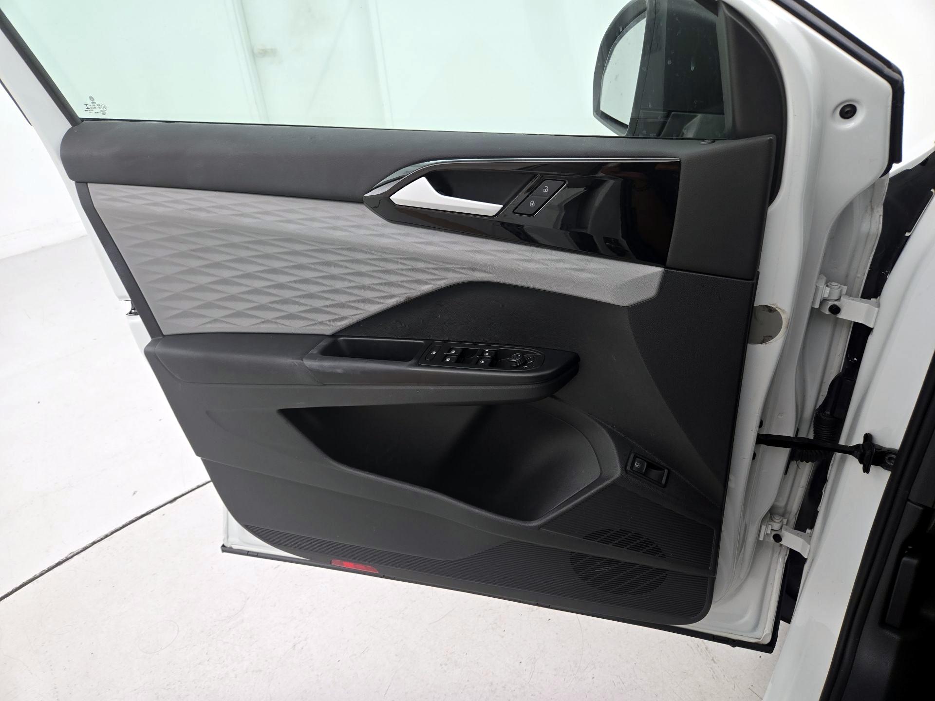 Thumbnail: 2022 Volkswagen Taos - 12