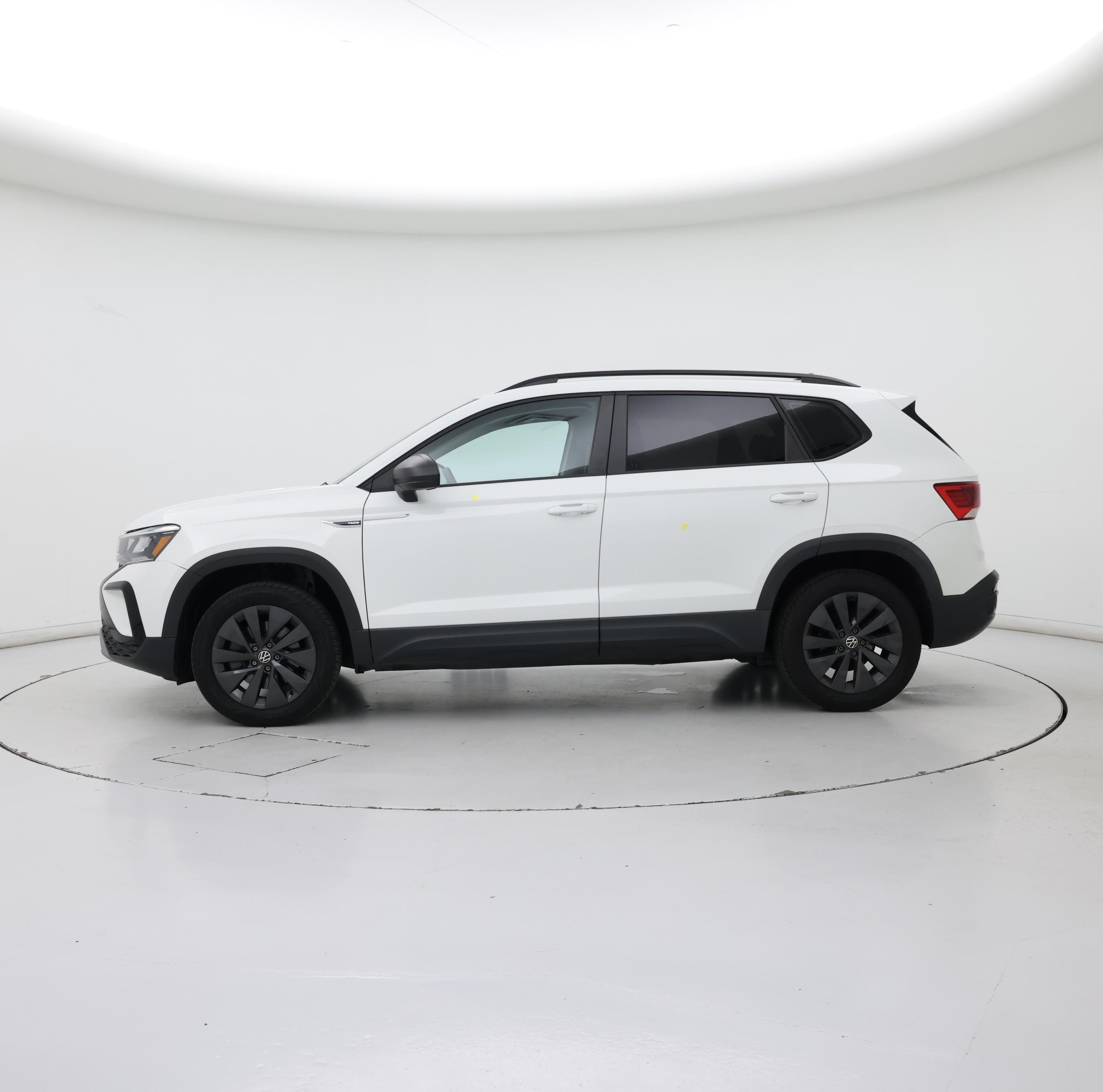 Thumbnail: 2022 Volkswagen Taos - 3