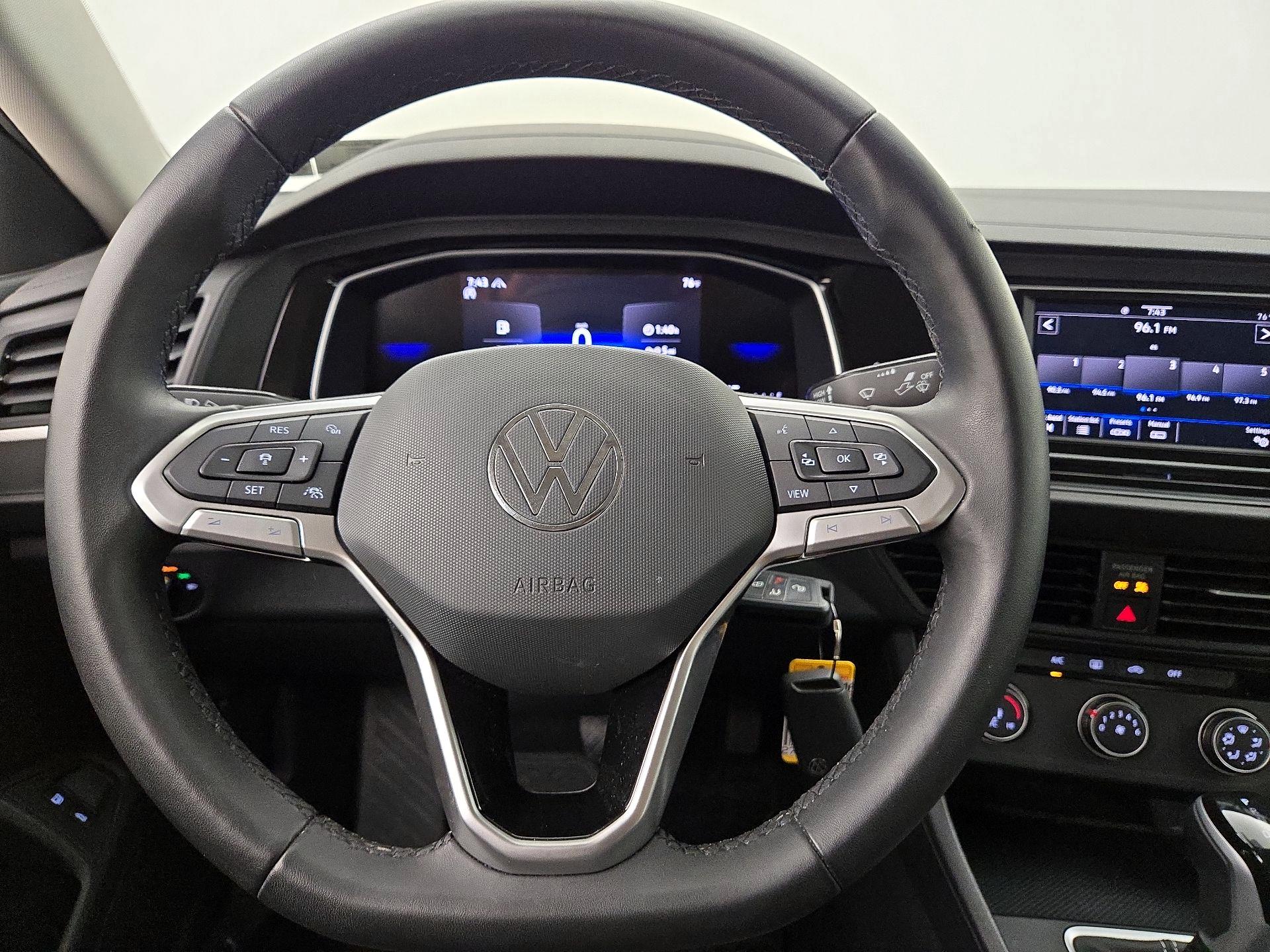 Thumbnail: 2024 Volkswagen Jetta - 10