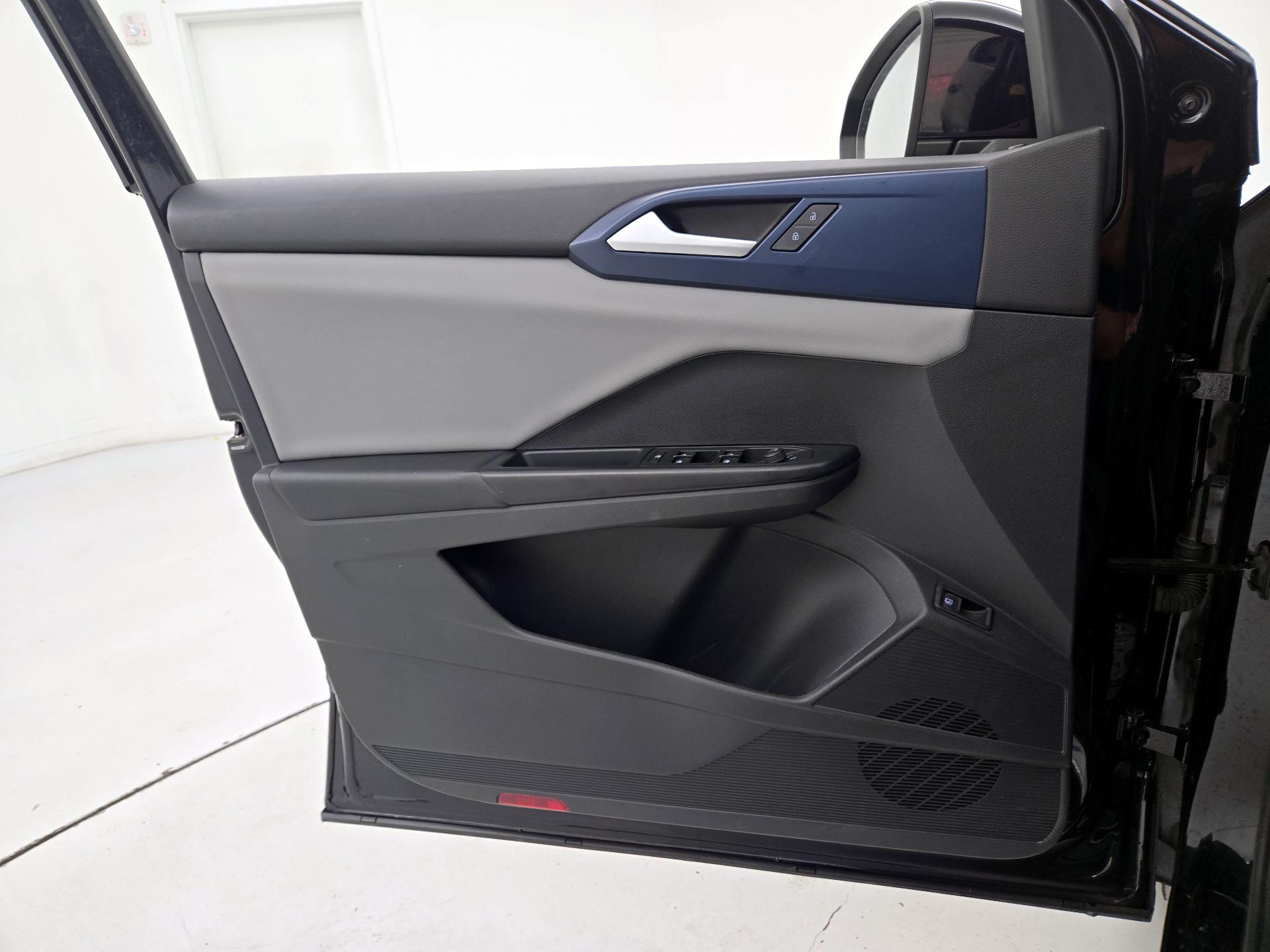 Thumbnail: 2022 Volkswagen Taos - 12