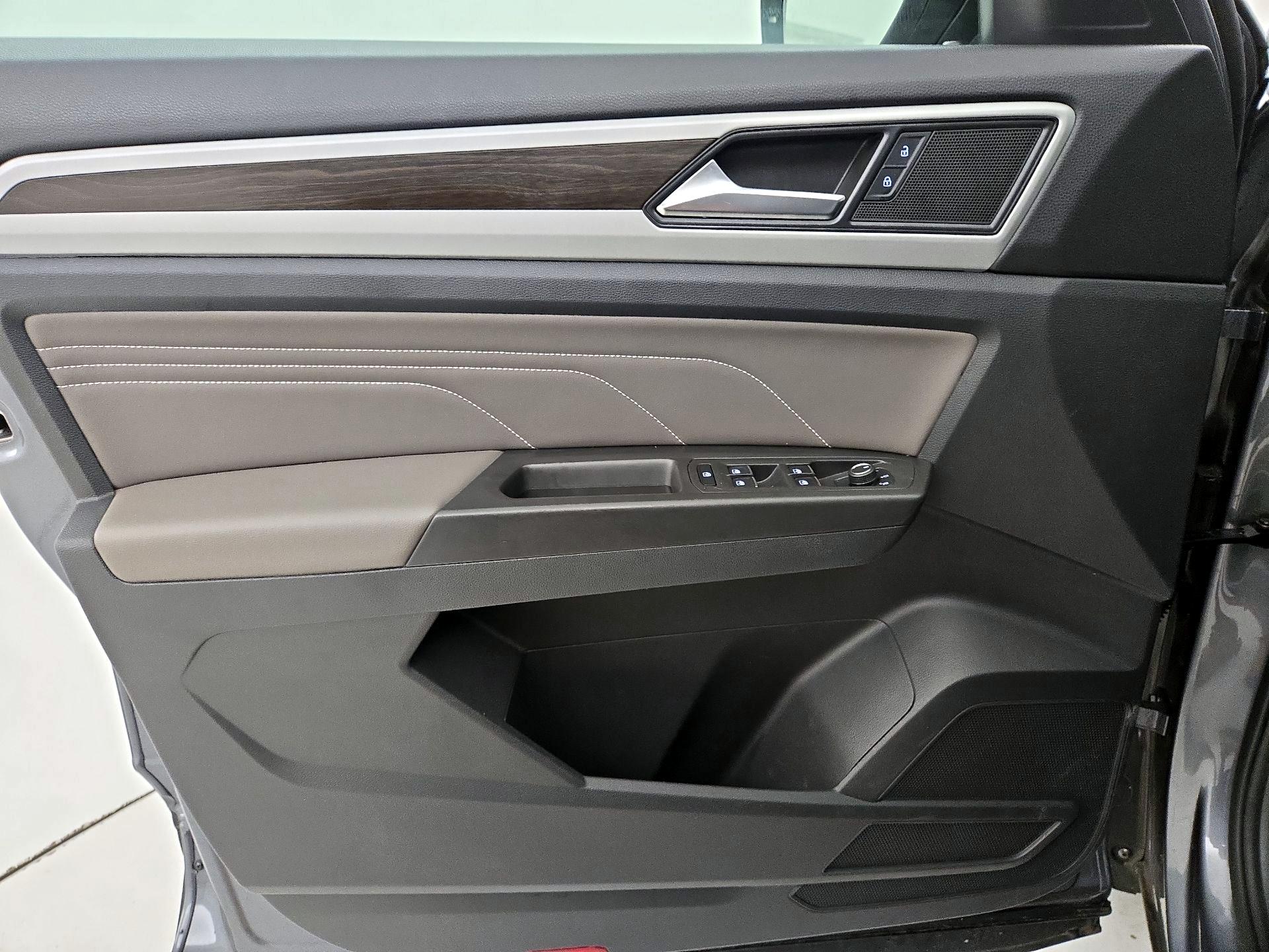 Thumbnail: 2023 Volkswagen Atlas - 12