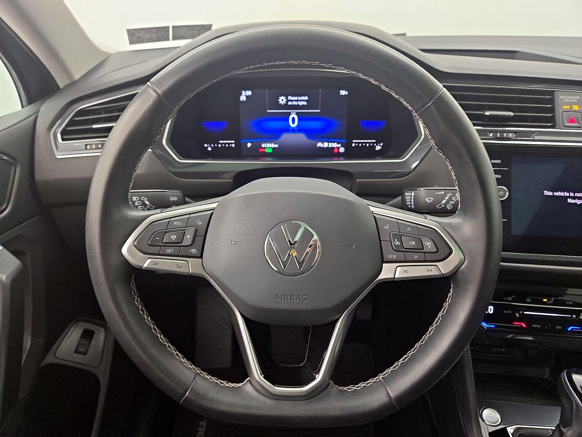 Thumbnail: 2022 Volkswagen Tiguan - 10