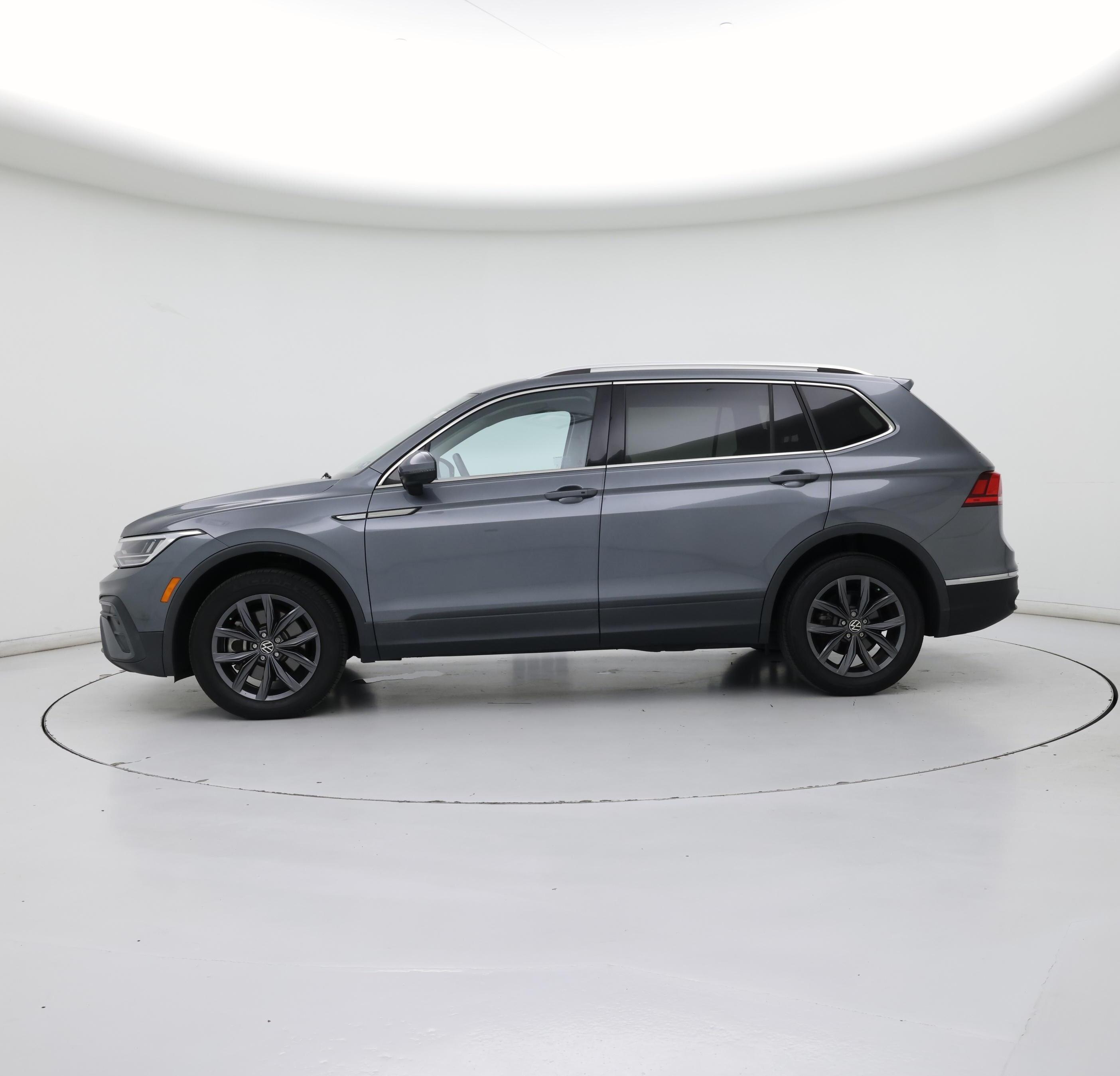 Thumbnail: 2022 Volkswagen Tiguan - 3