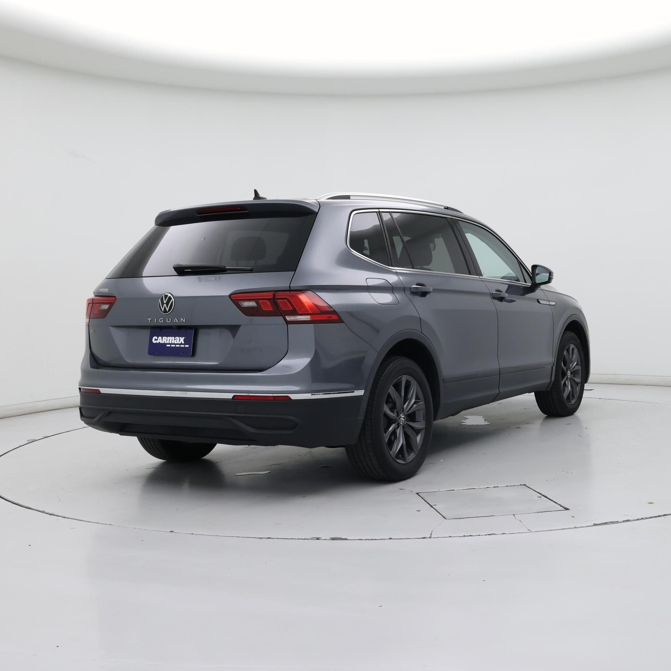 Thumbnail: 2022 Volkswagen Tiguan - 8