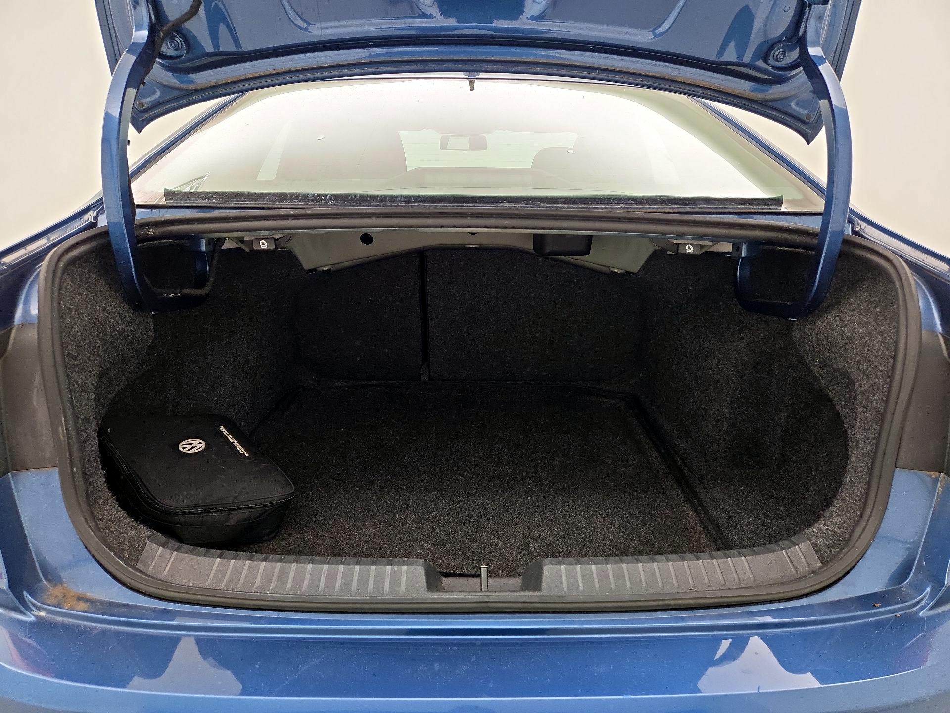 Thumbnail: 2019 Volkswagen Jetta - 19