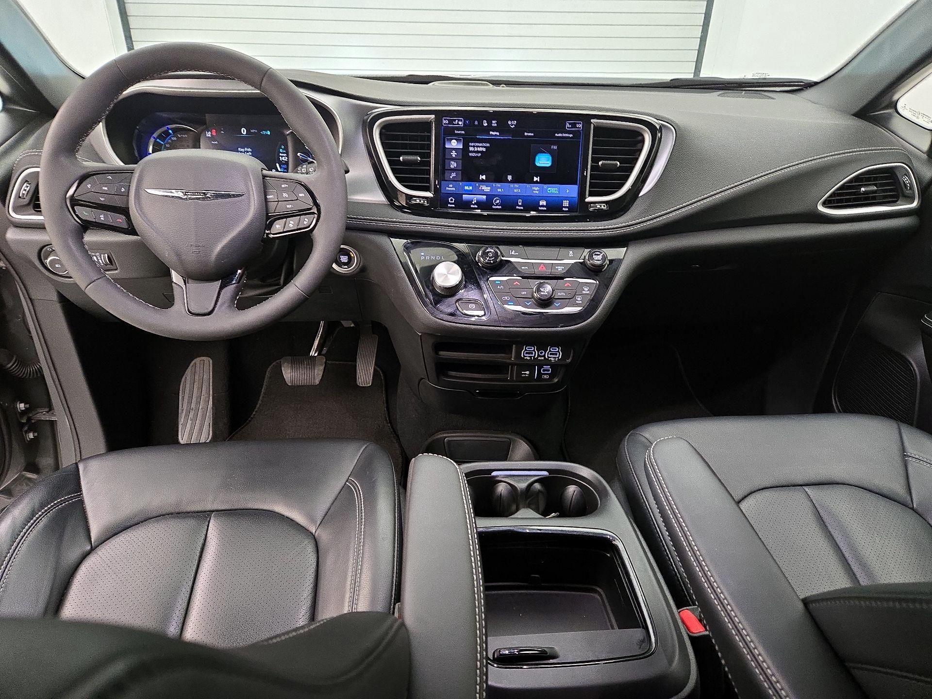 Thumbnail: 2022 Chrysler Pacifica - 9