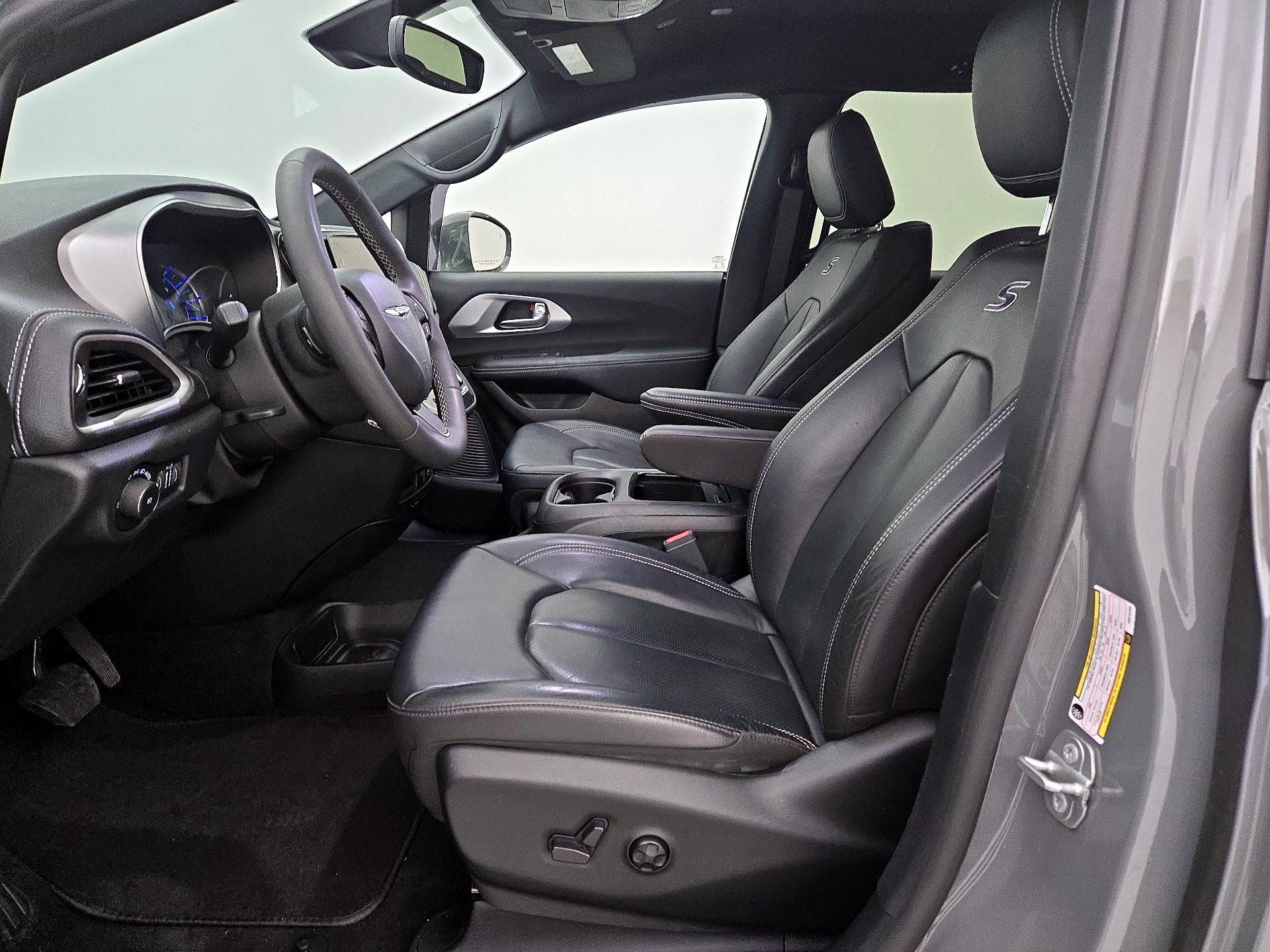 Thumbnail: 2022 Chrysler Pacifica - 11