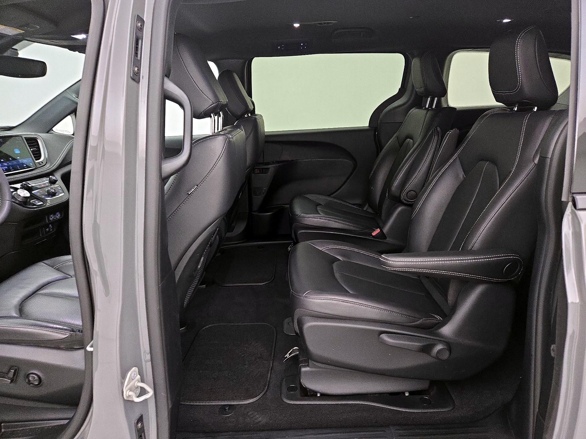 Thumbnail: 2022 Chrysler Pacifica - 19