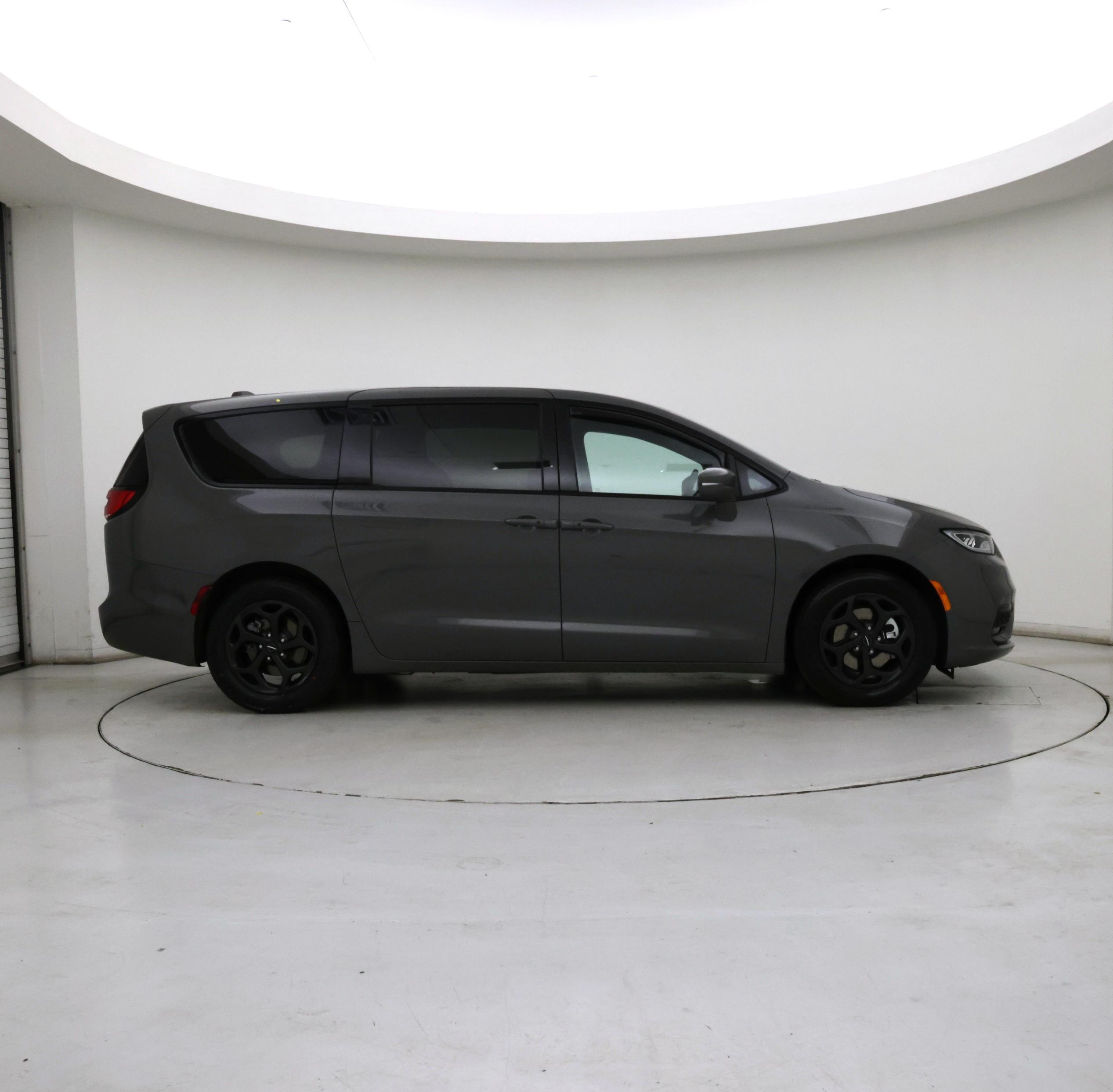 Thumbnail: 2022 Chrysler Pacifica - 7