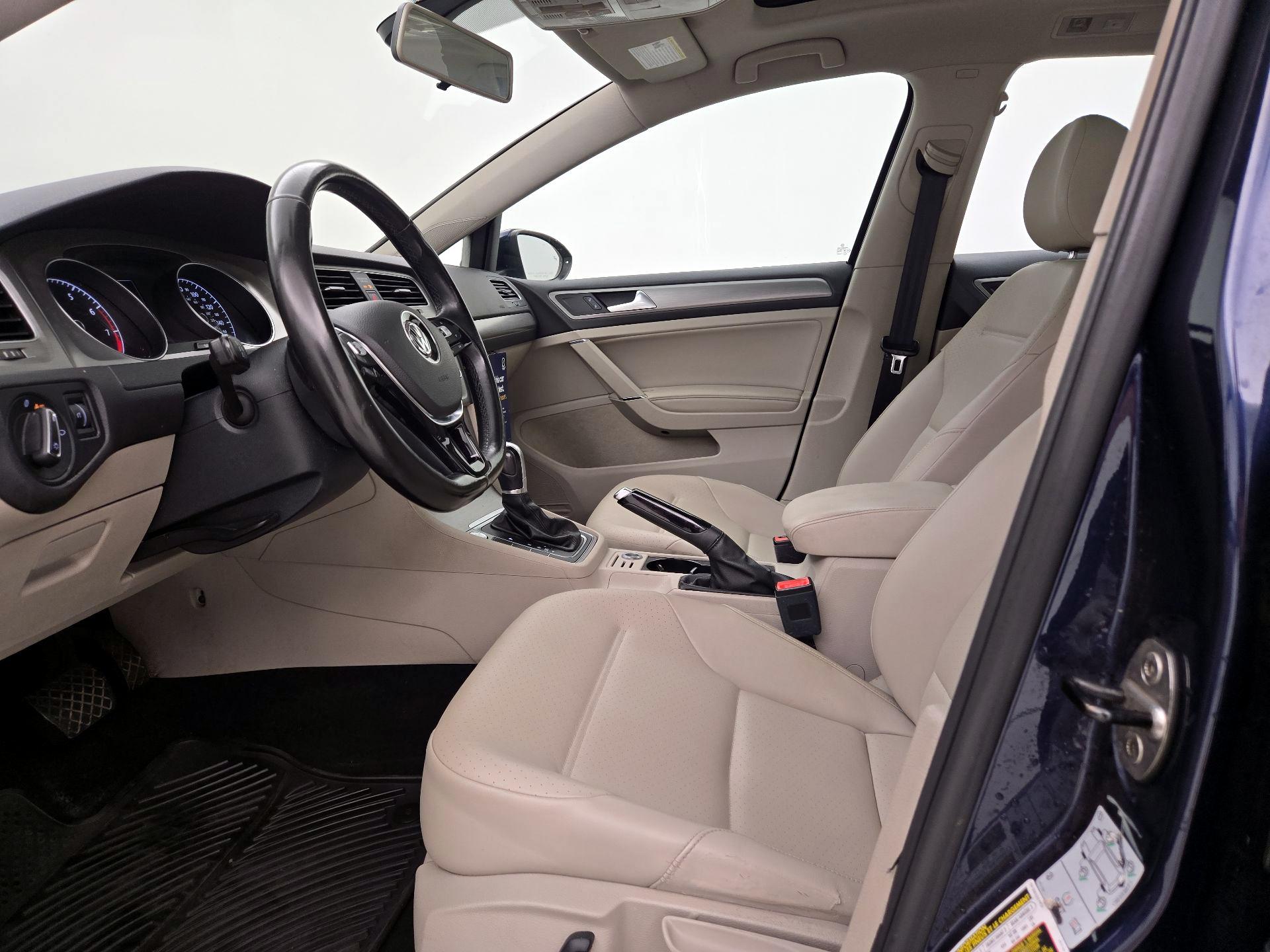 Thumbnail: 2016 Volkswagen Golf - 11