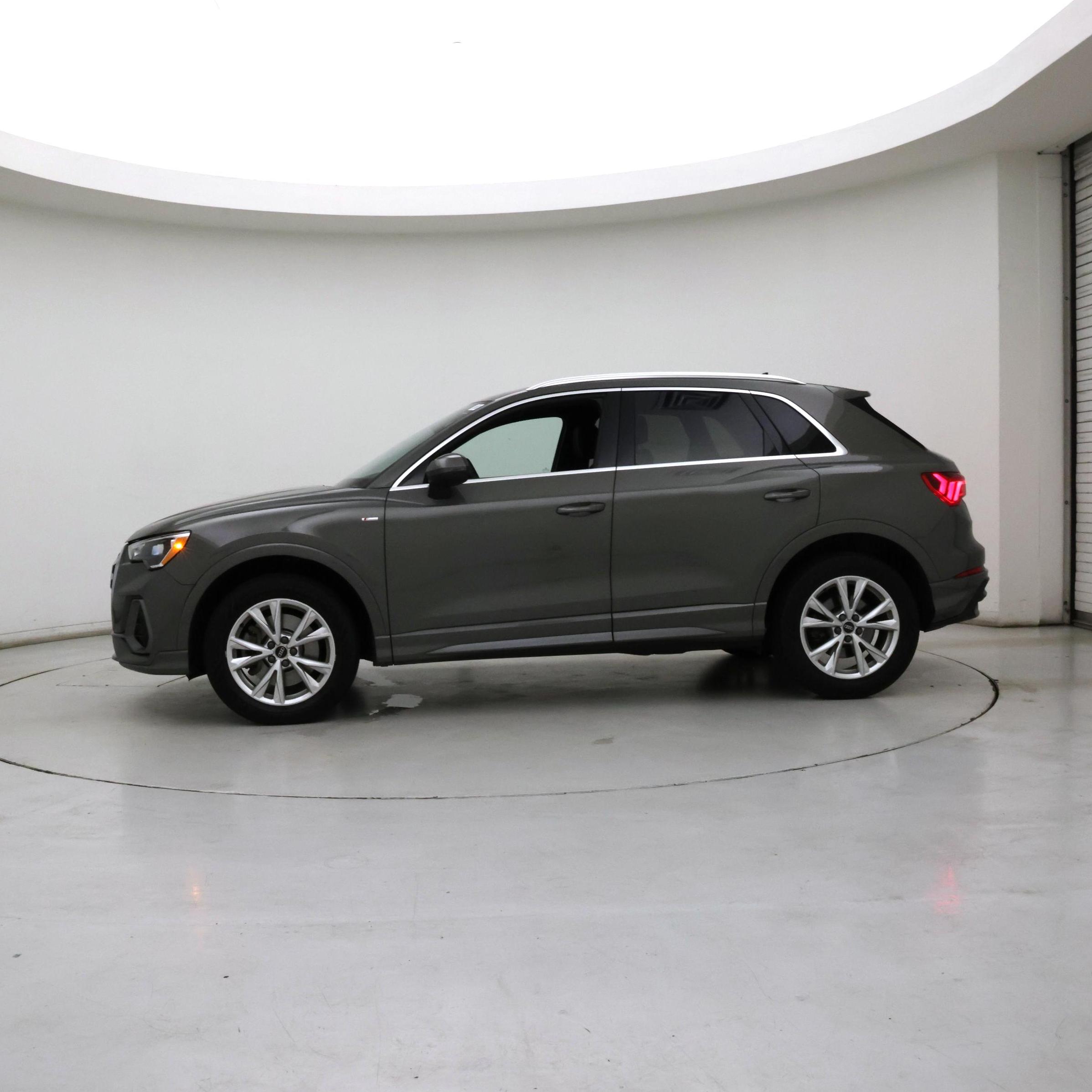 Thumbnail: 2022 Audi Q3 - 3