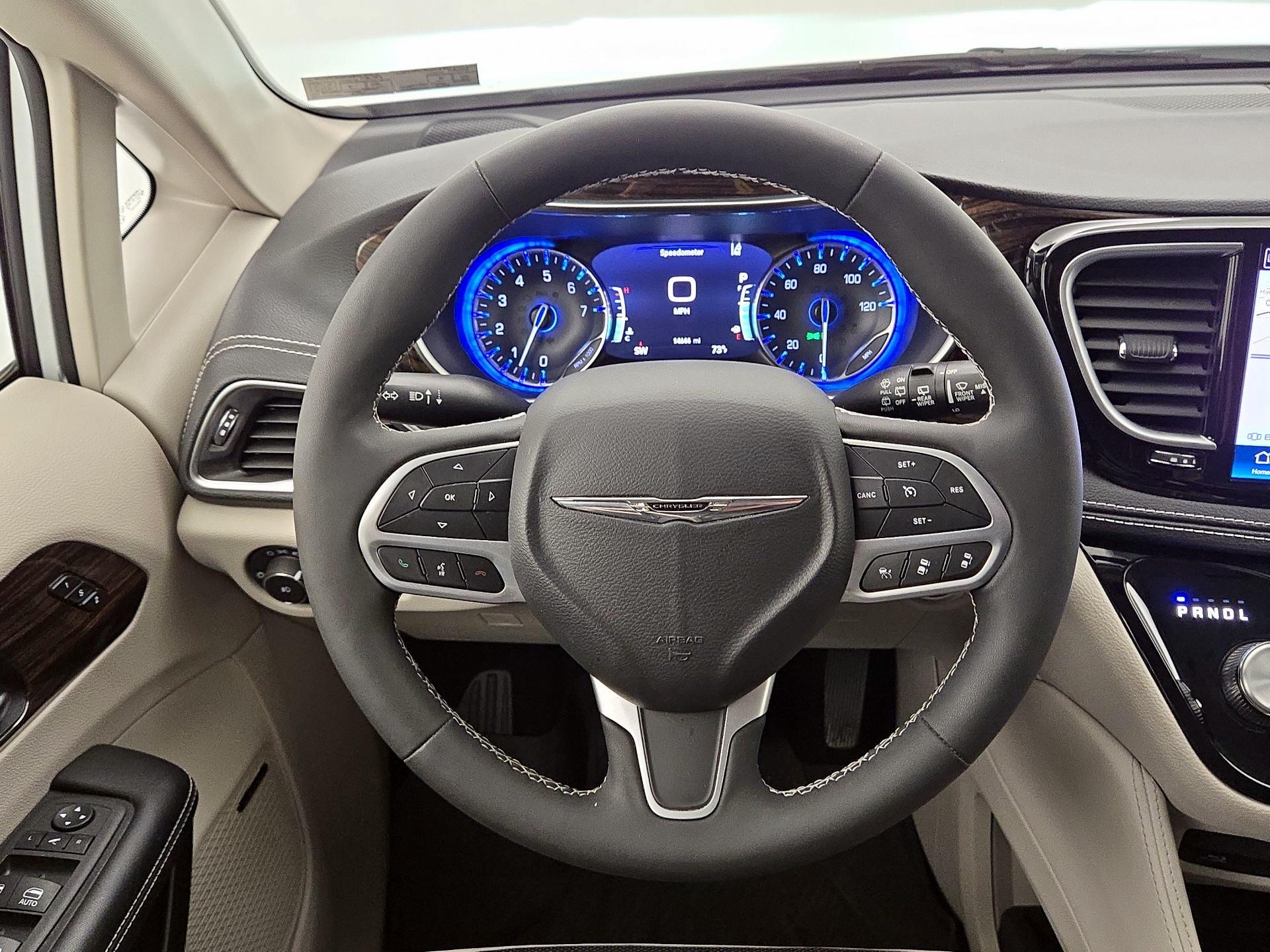 Thumbnail: 2023 Chrysler Pacifica - 10