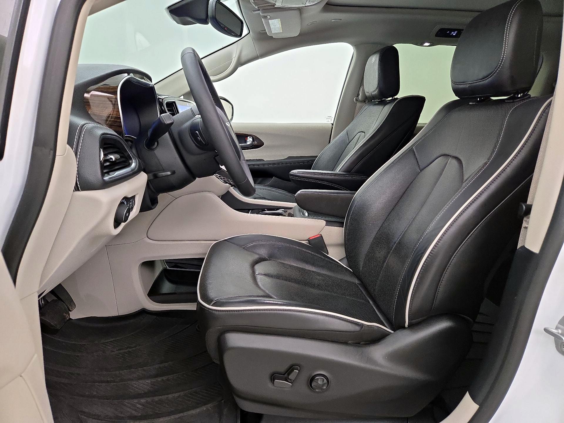 Thumbnail: 2023 Chrysler Pacifica - 11