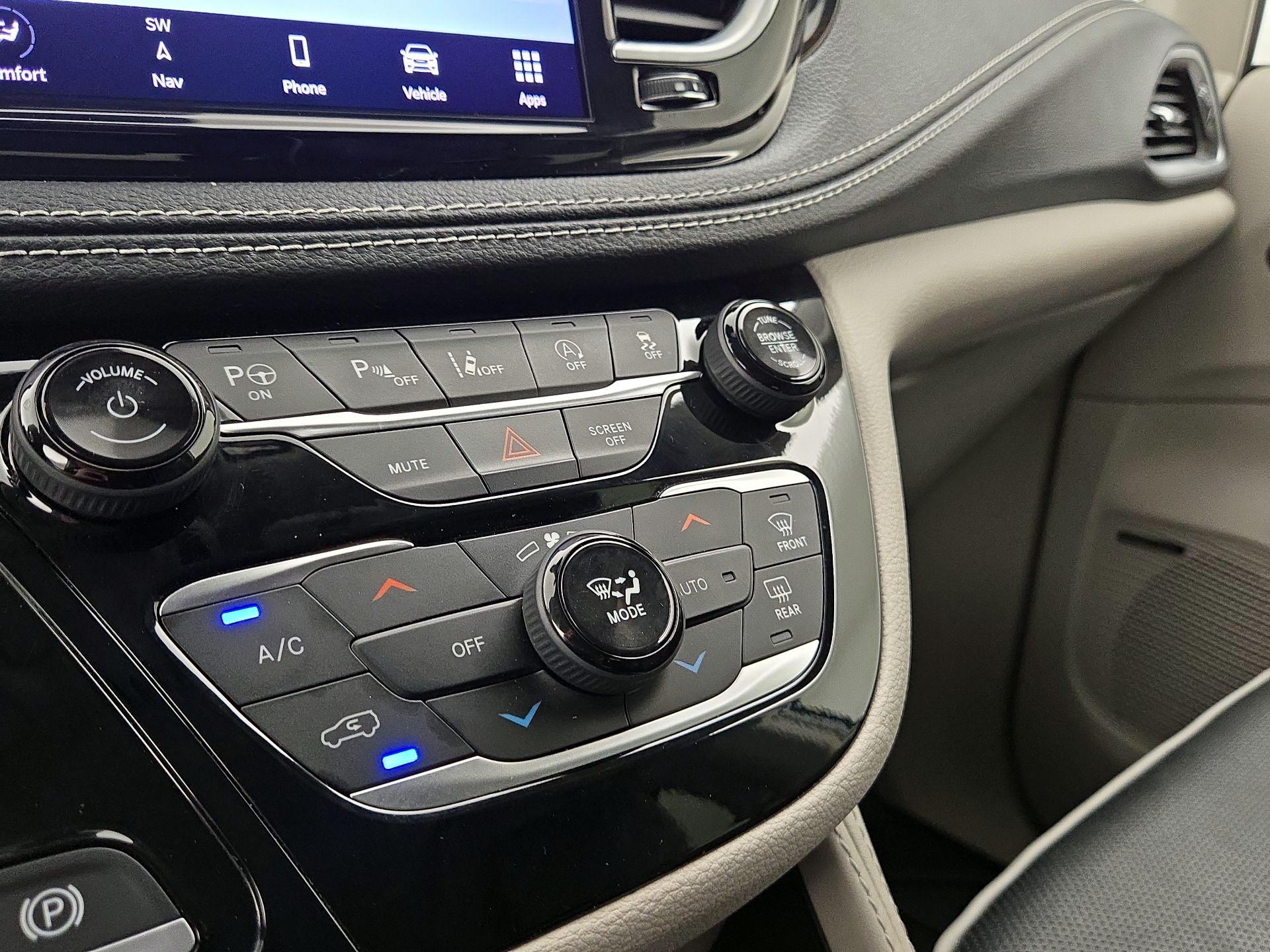 Thumbnail: 2023 Chrysler Pacifica - 17