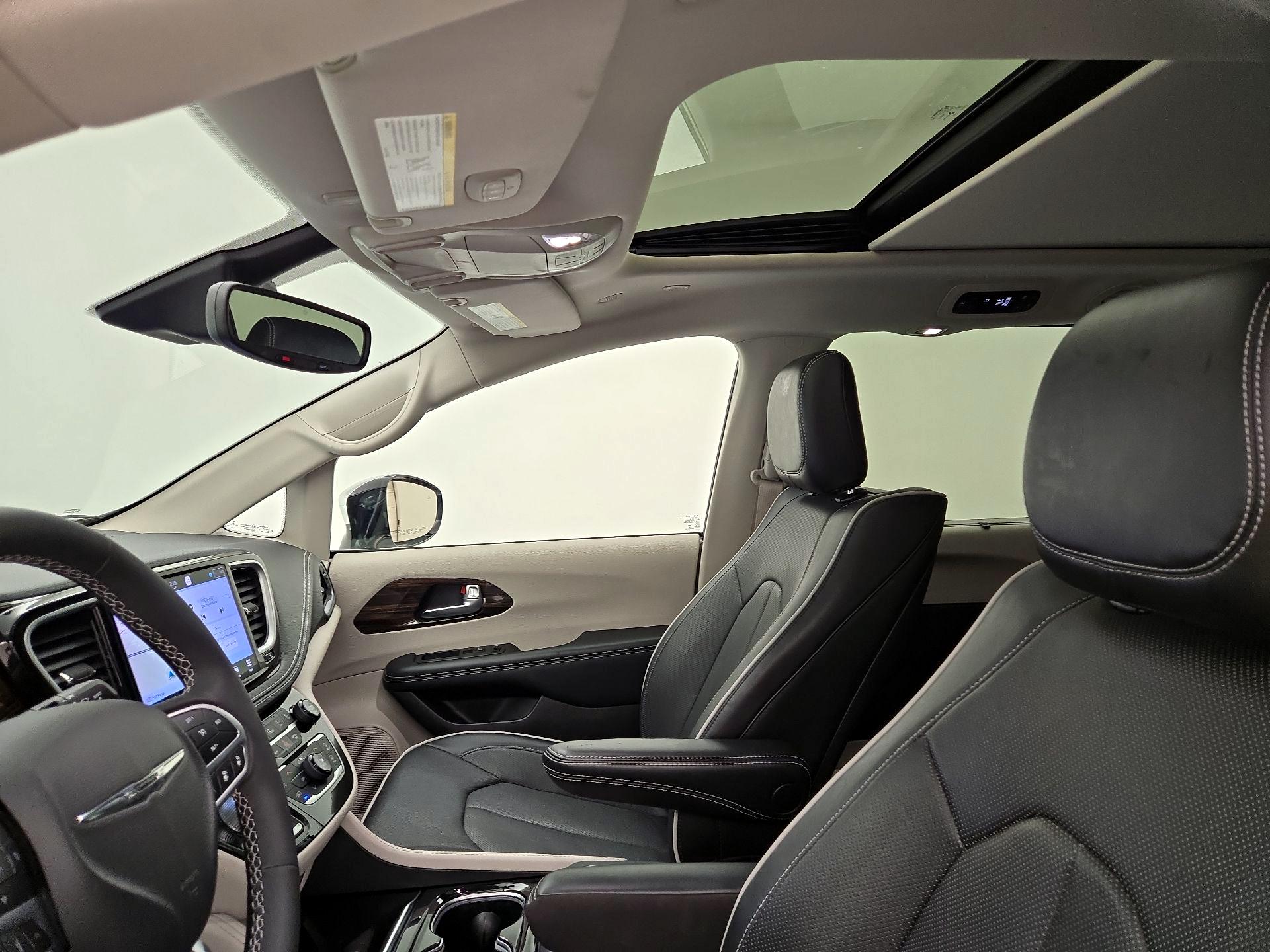 Thumbnail: 2023 Chrysler Pacifica - 20