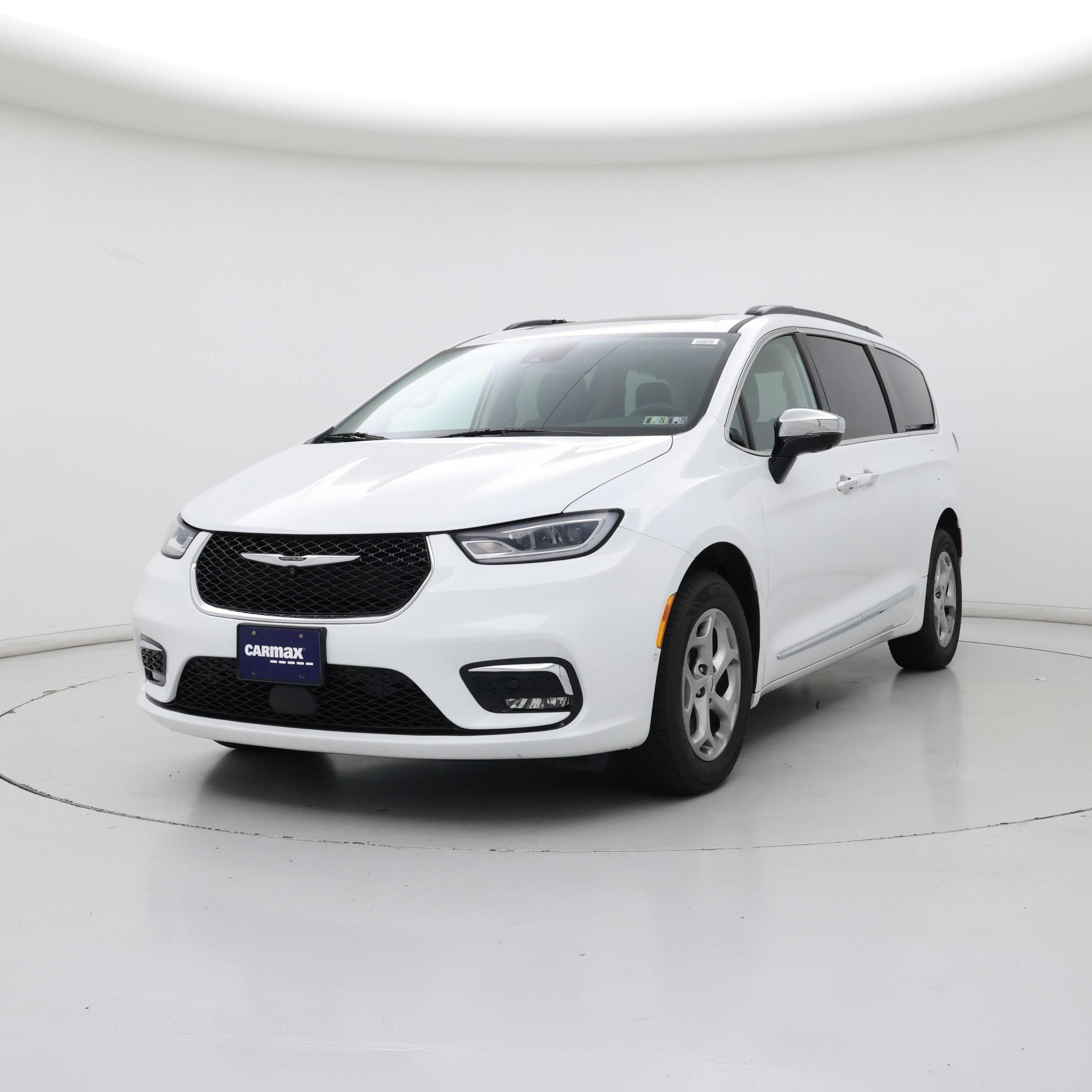 Thumbnail: 2023 Chrysler Pacifica - 4