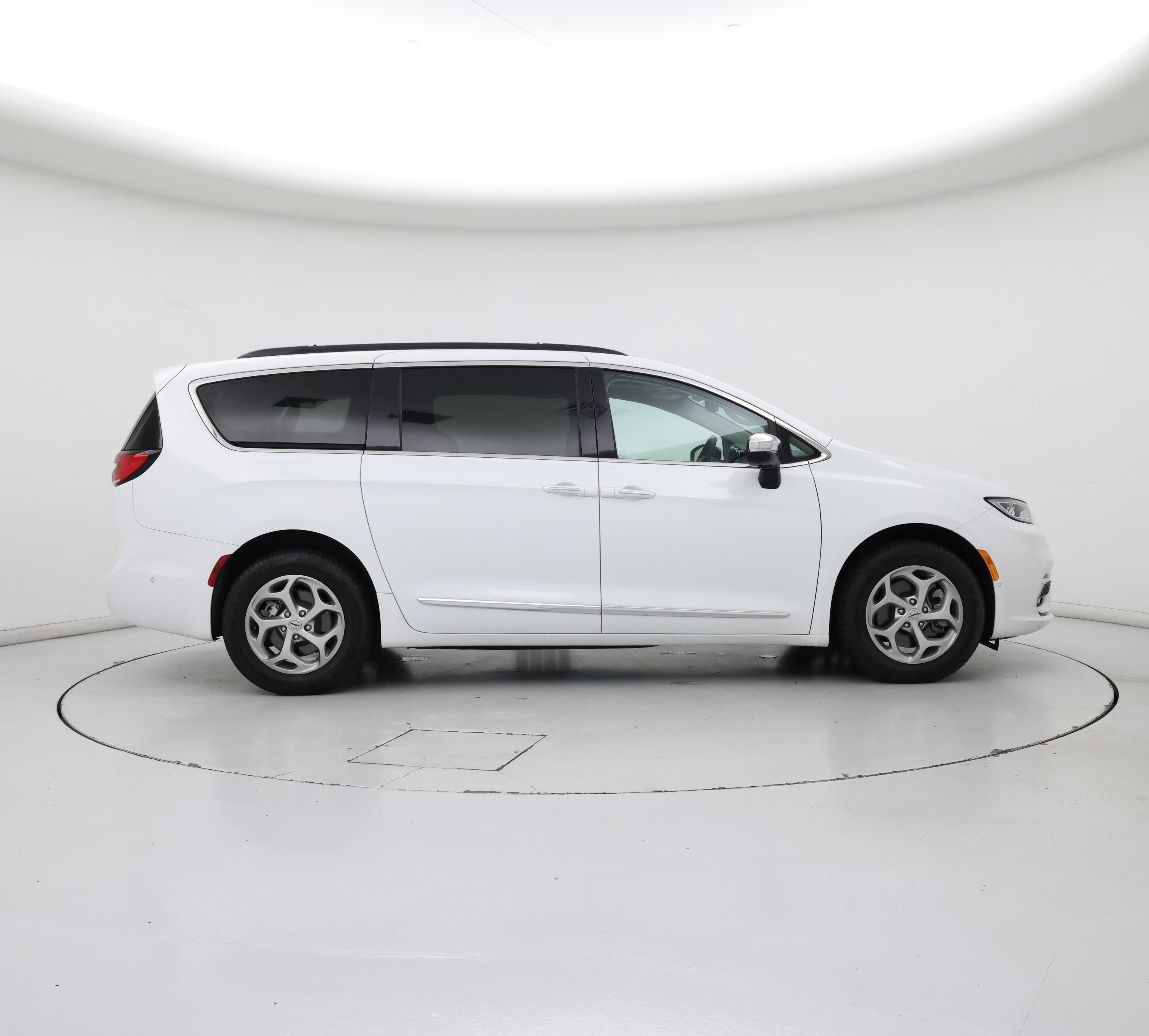 Thumbnail: 2023 Chrysler Pacifica - 7