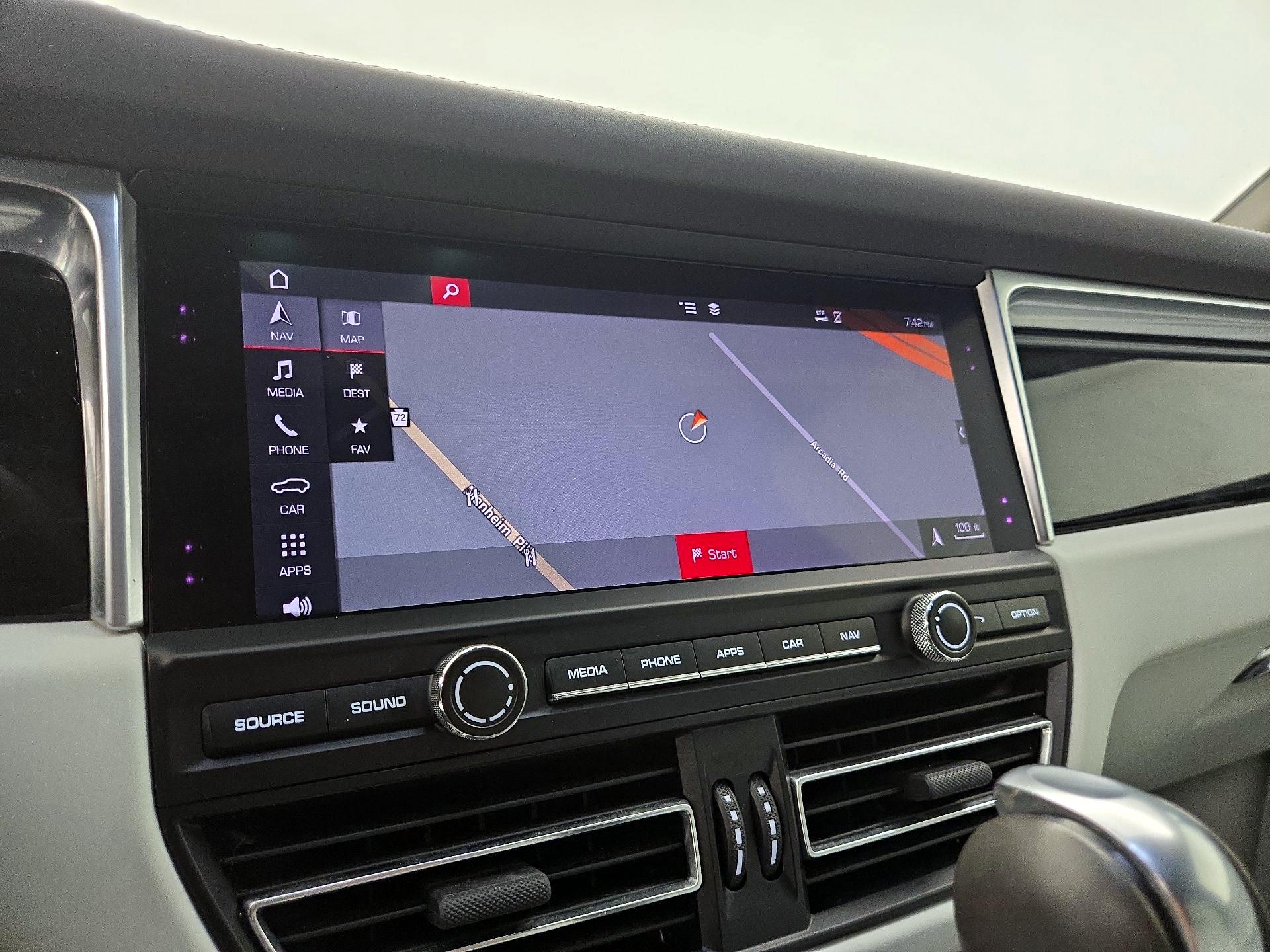 Thumbnail: 2019 Porsche Macan - 13