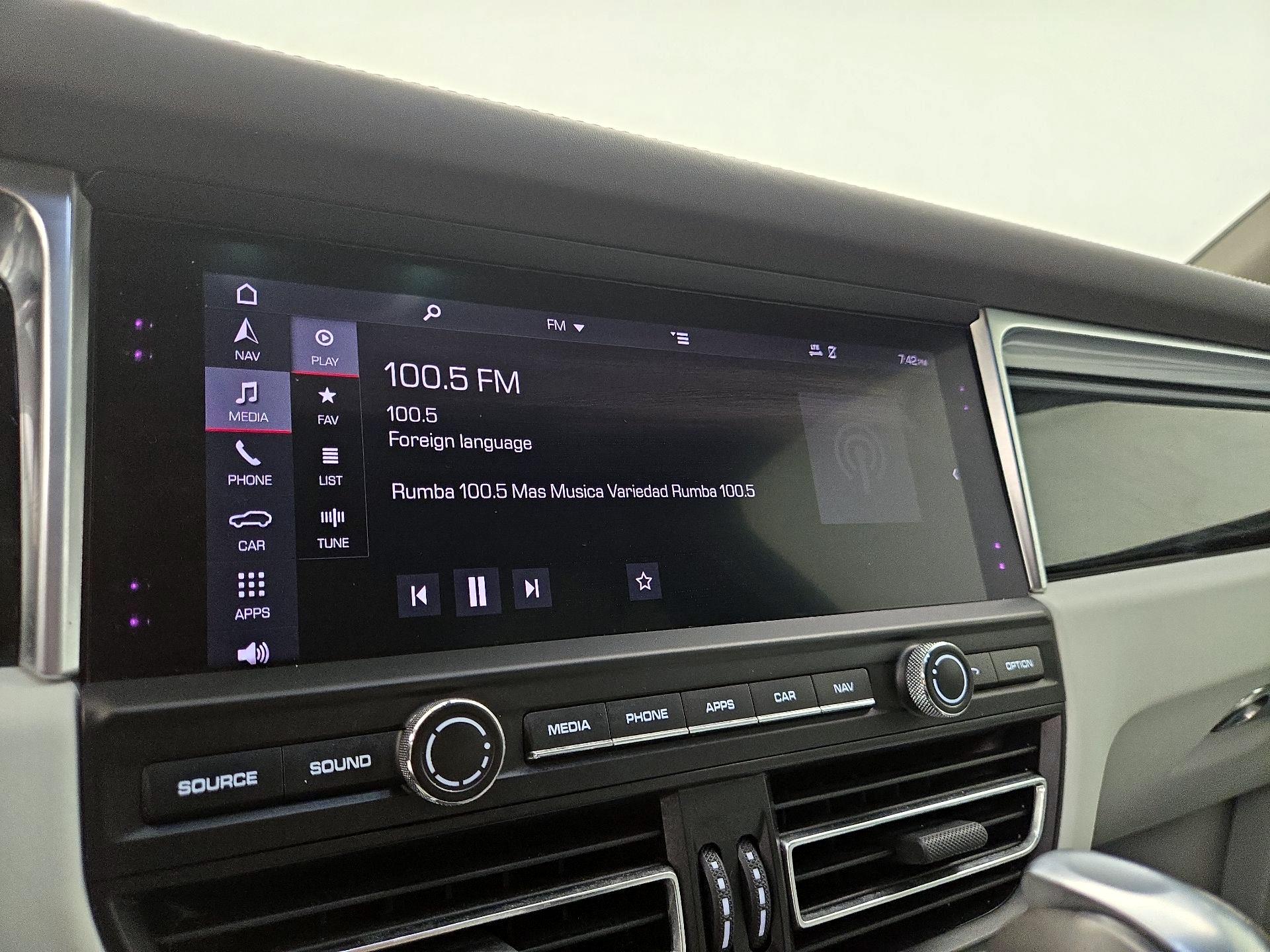 Thumbnail: 2019 Porsche Macan - 15