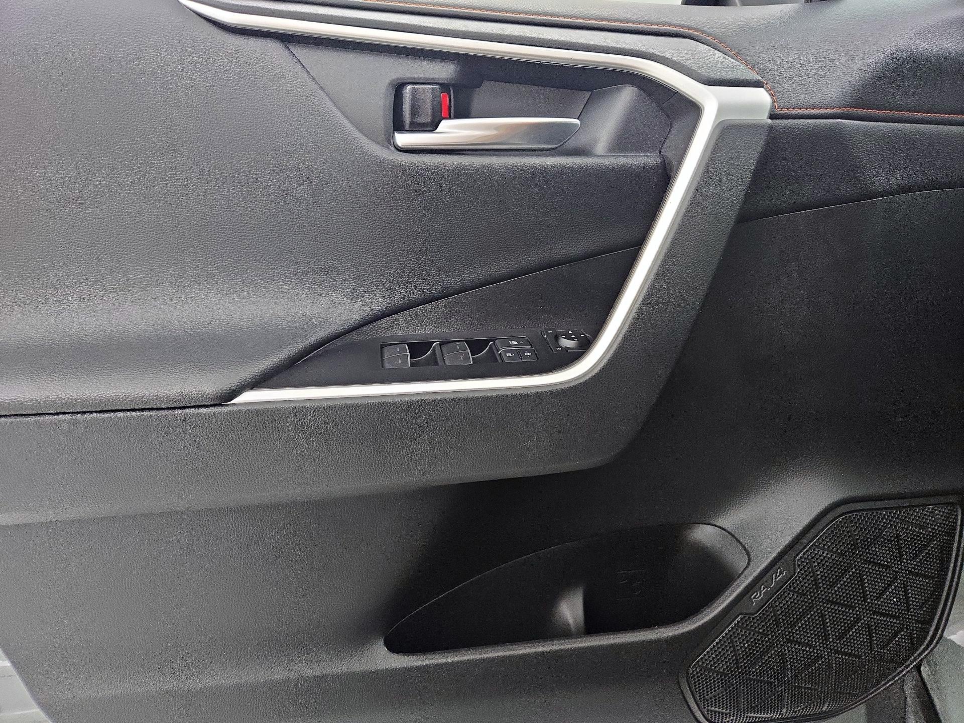 Thumbnail: 2022 Toyota RAV4 - 12