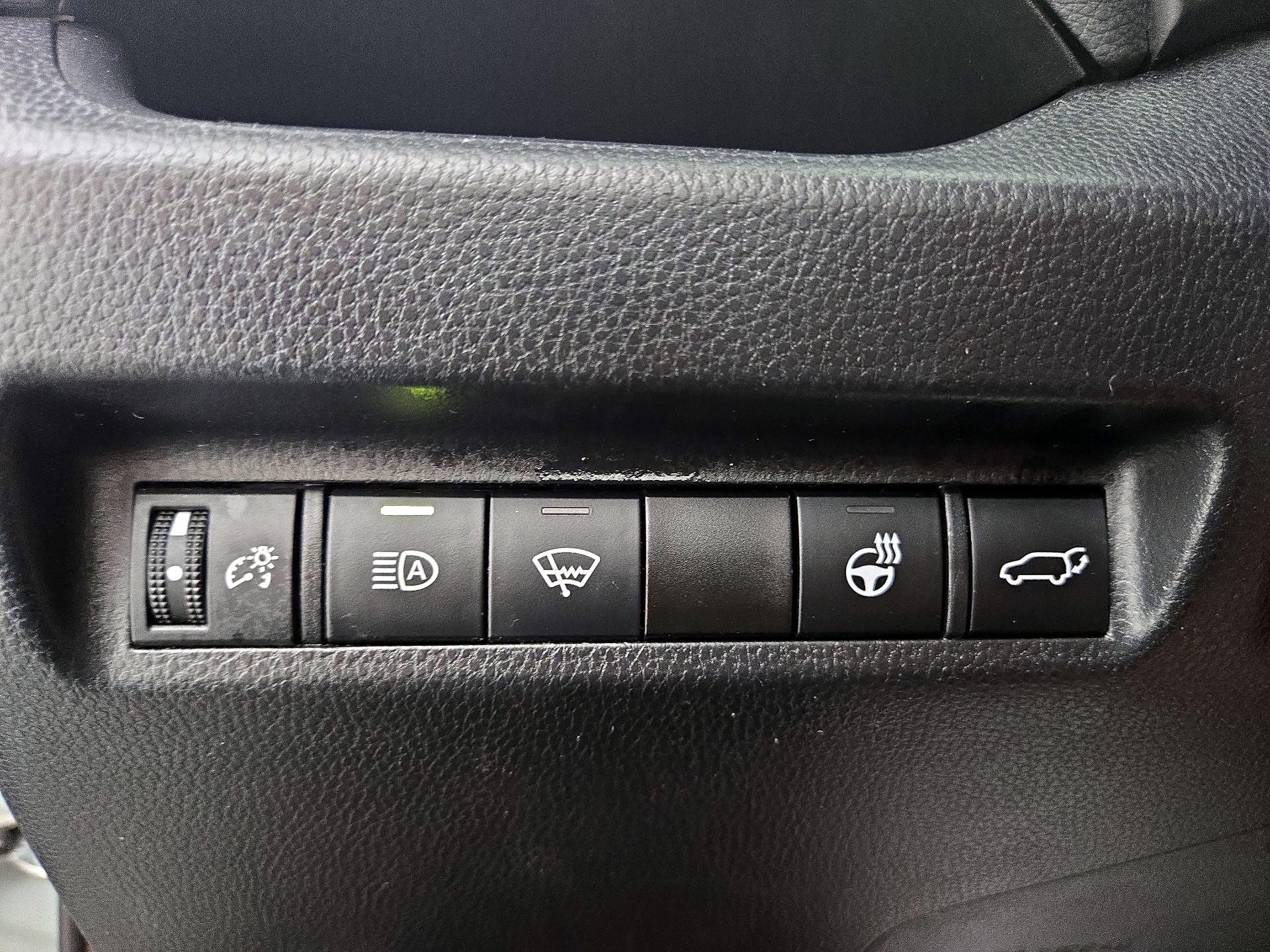 Thumbnail: 2022 Toyota RAV4 - 13