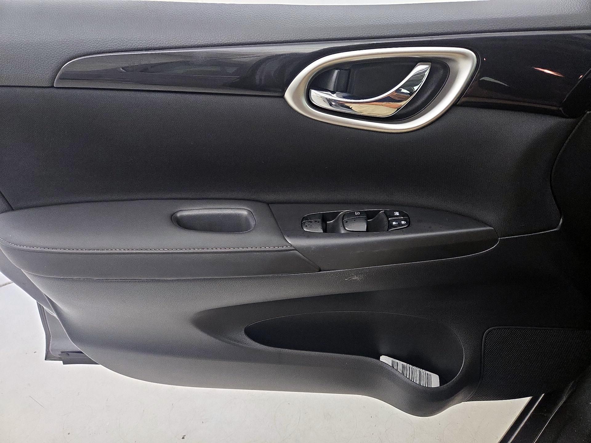 Thumbnail: 2019 Nissan Sentra - 12