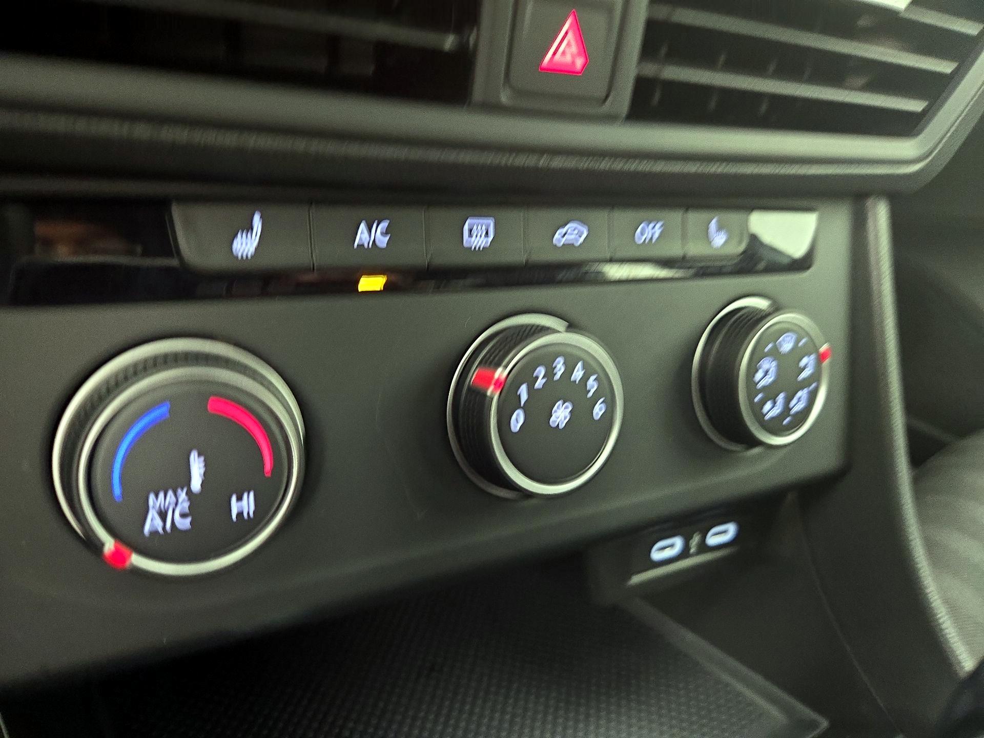 Thumbnail: 2024 Volkswagen Jetta - 16