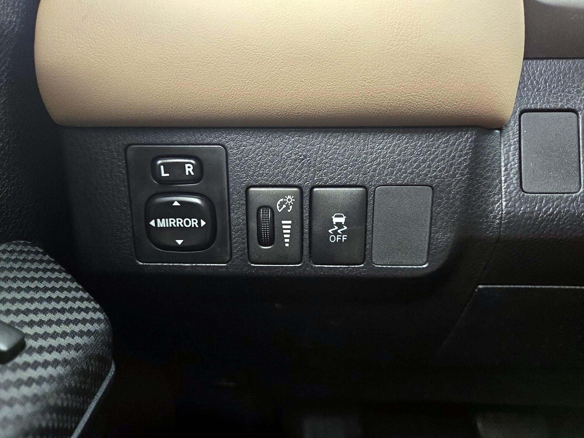Thumbnail: 2014 Toyota RAV4 - 13