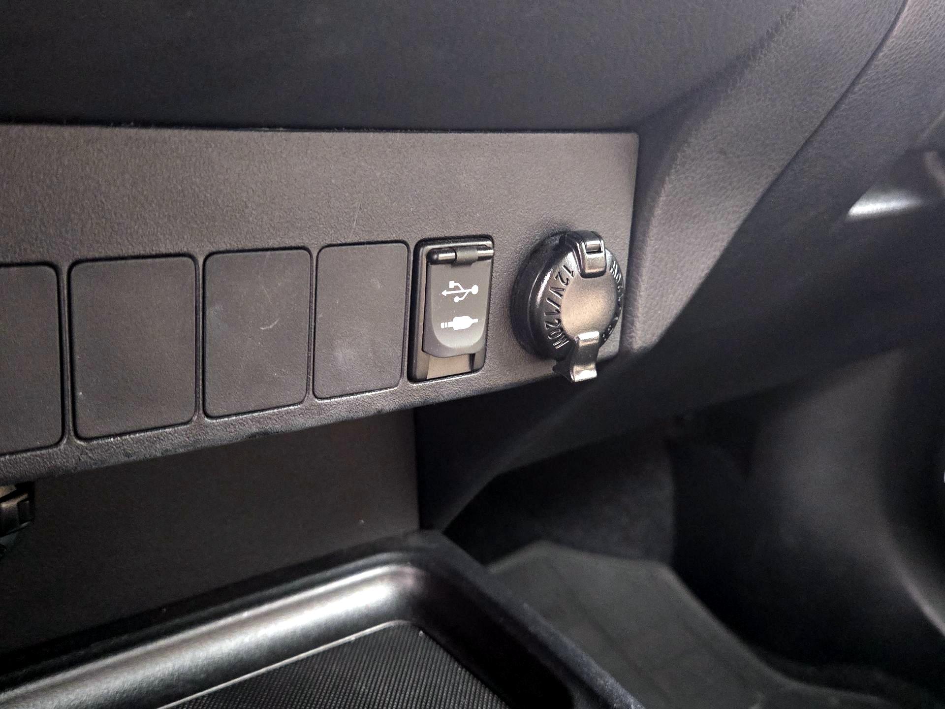 Thumbnail: 2014 Toyota RAV4 - 18