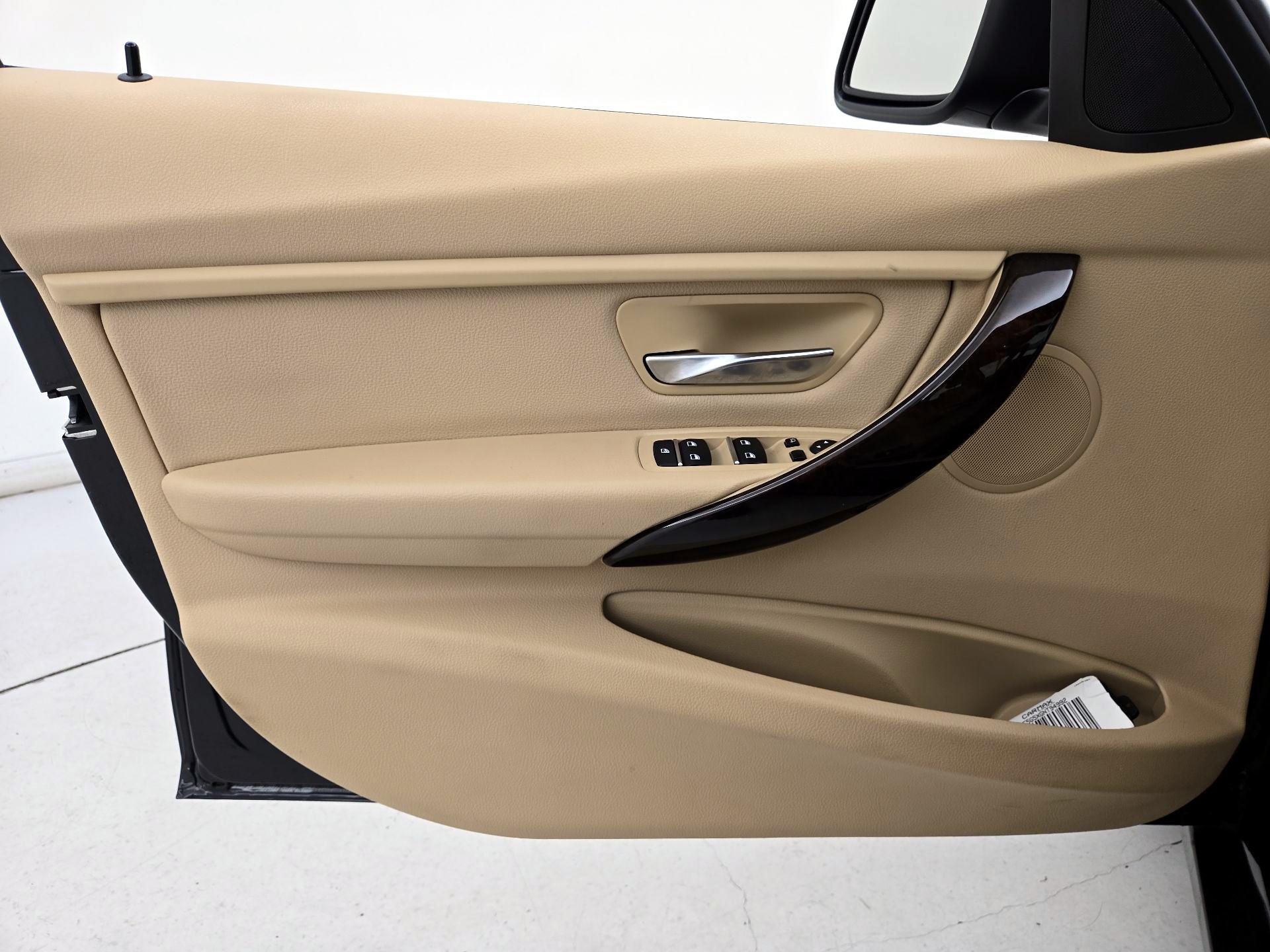 Thumbnail: 2016 BMW 3 Series - 12