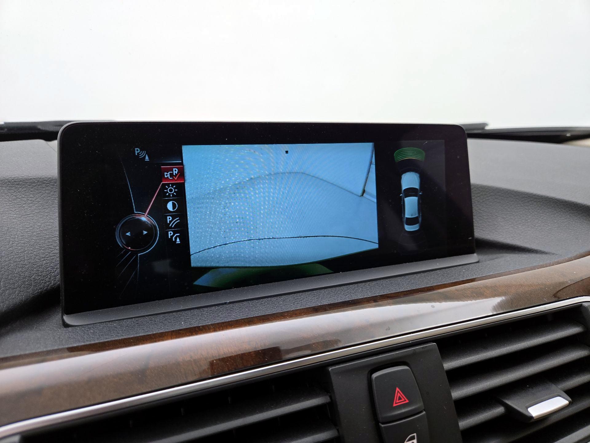Thumbnail: 2016 BMW 3 Series - 15