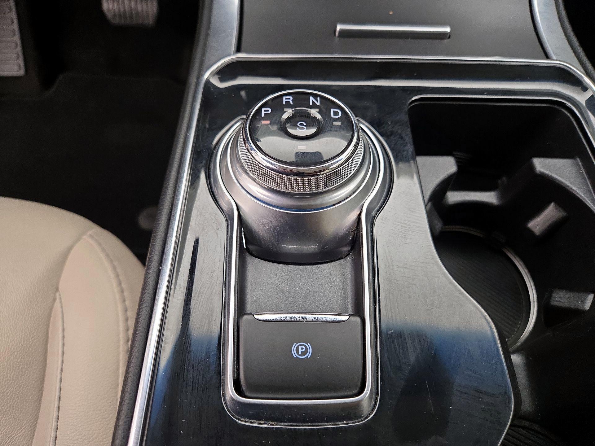Thumbnail: 2019 Ford Edge - 18