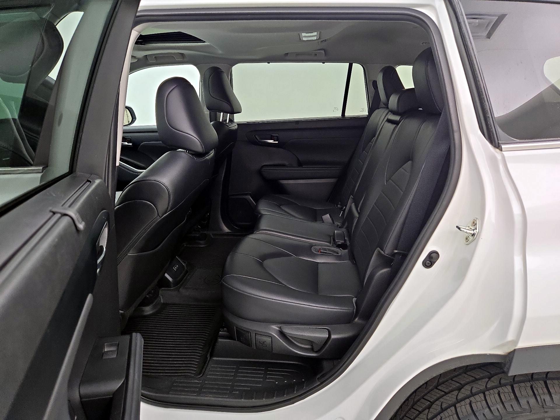 Thumbnail: 2022 Toyota Highlander - 20