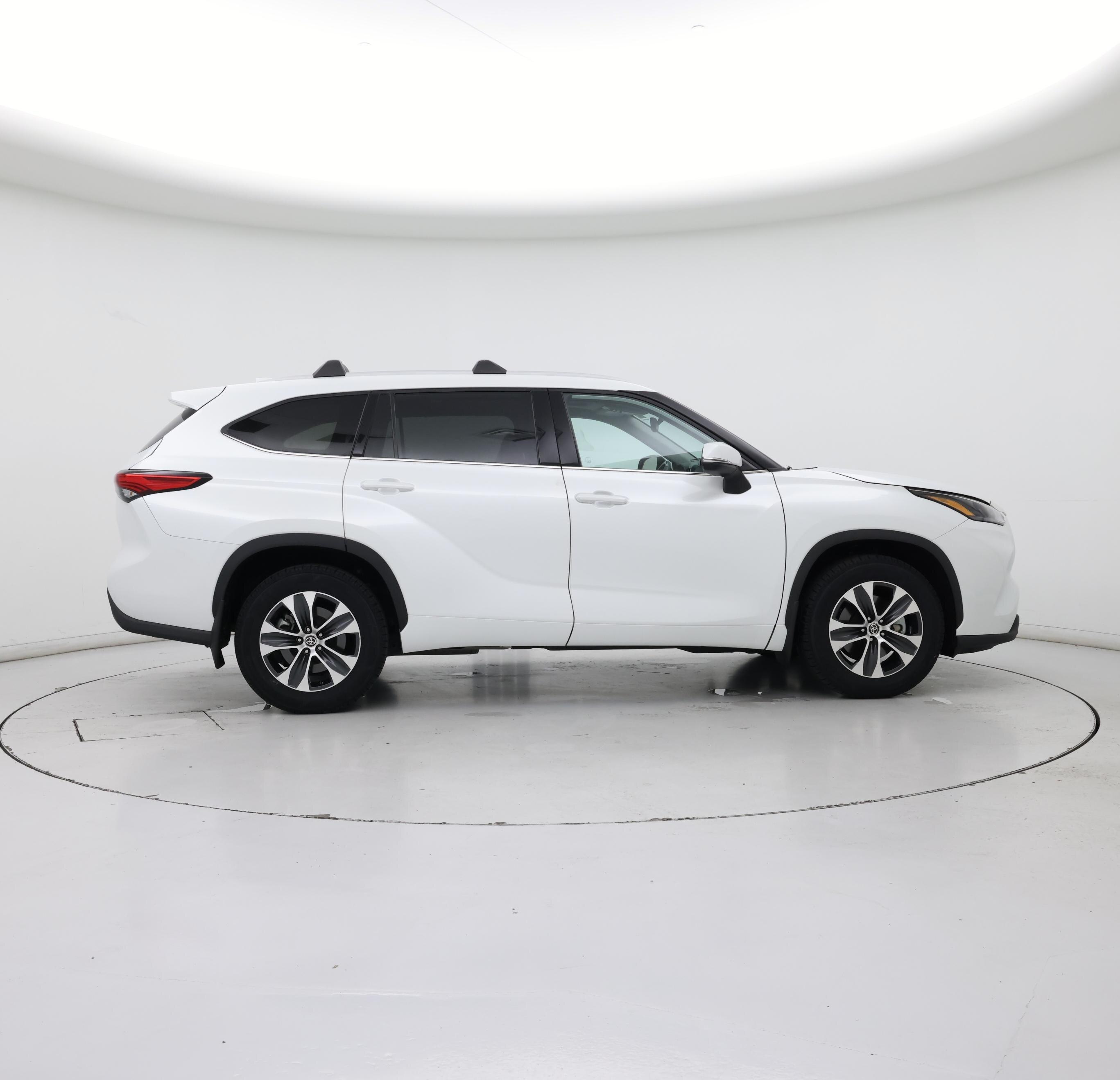 Thumbnail: 2022 Toyota Highlander - 7