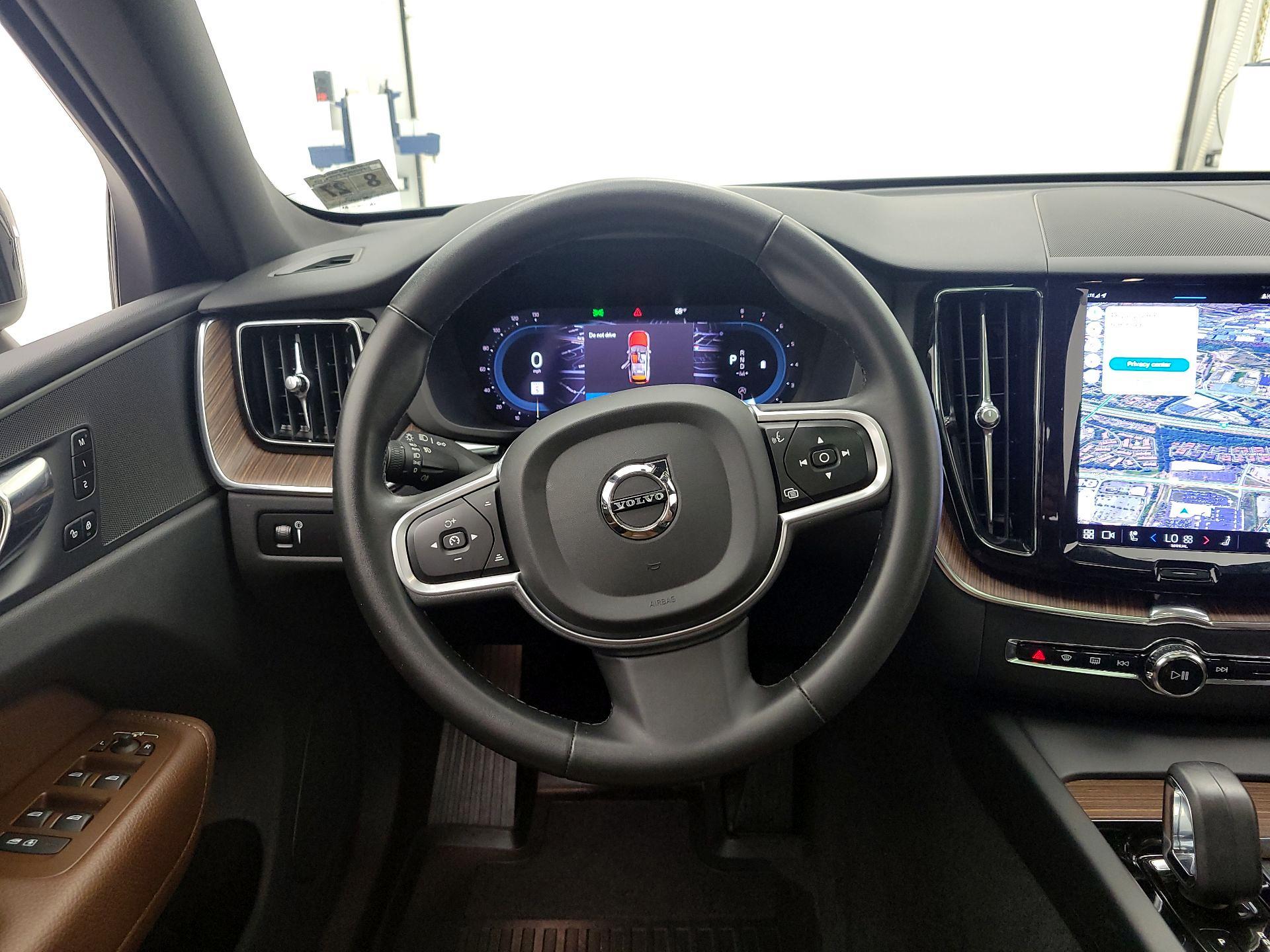 Thumbnail: 2022 Volvo XC60 - 10