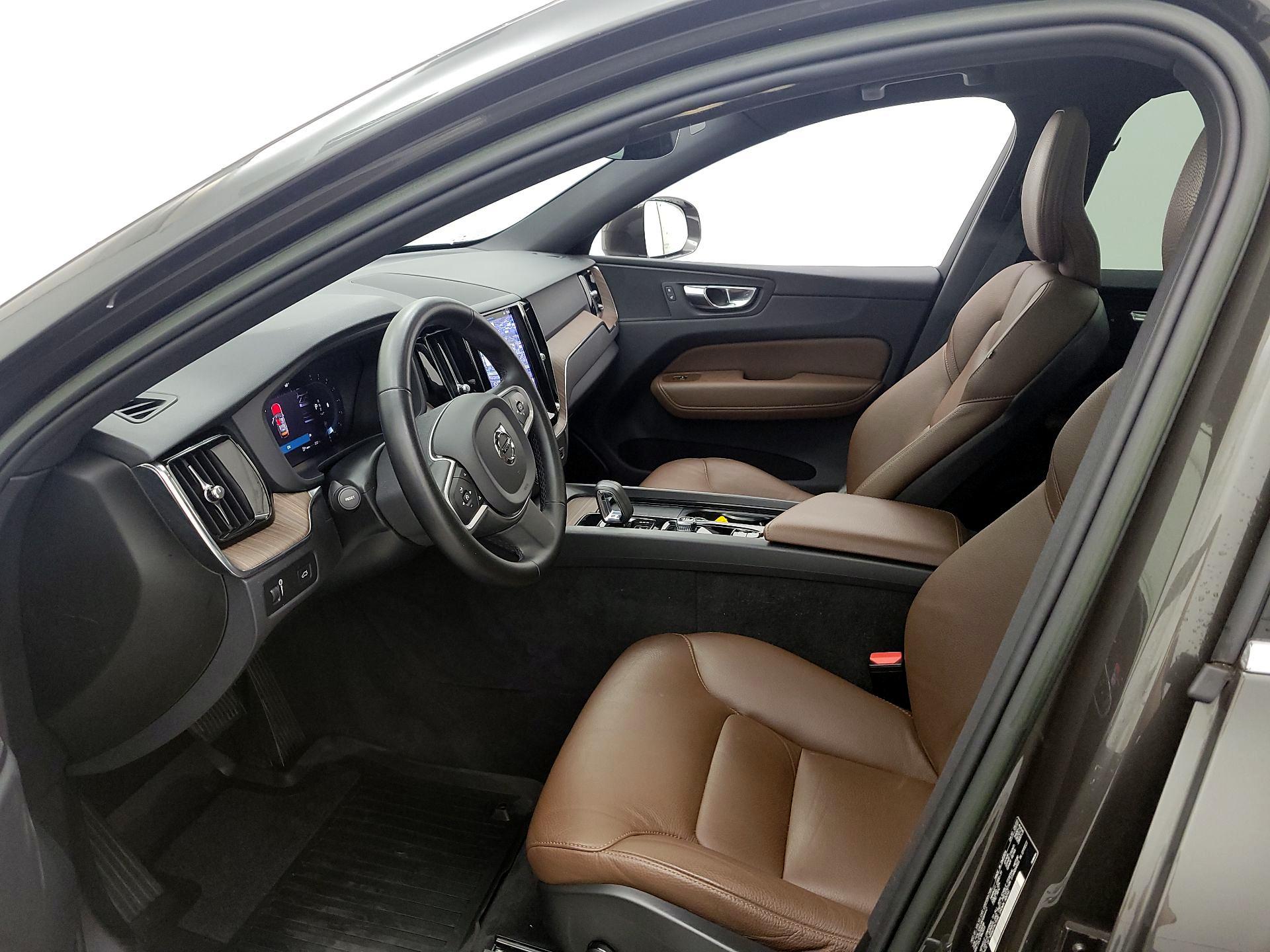 Thumbnail: 2022 Volvo XC60 - 11