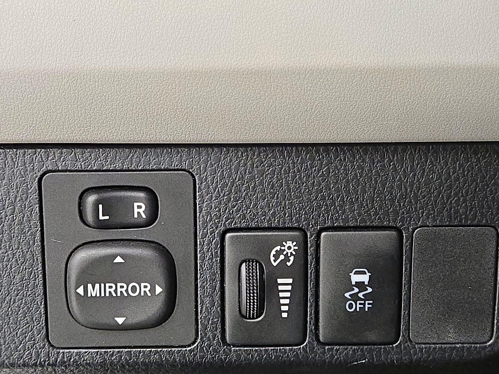 Thumbnail: 2014 Toyota RAV4 - 13