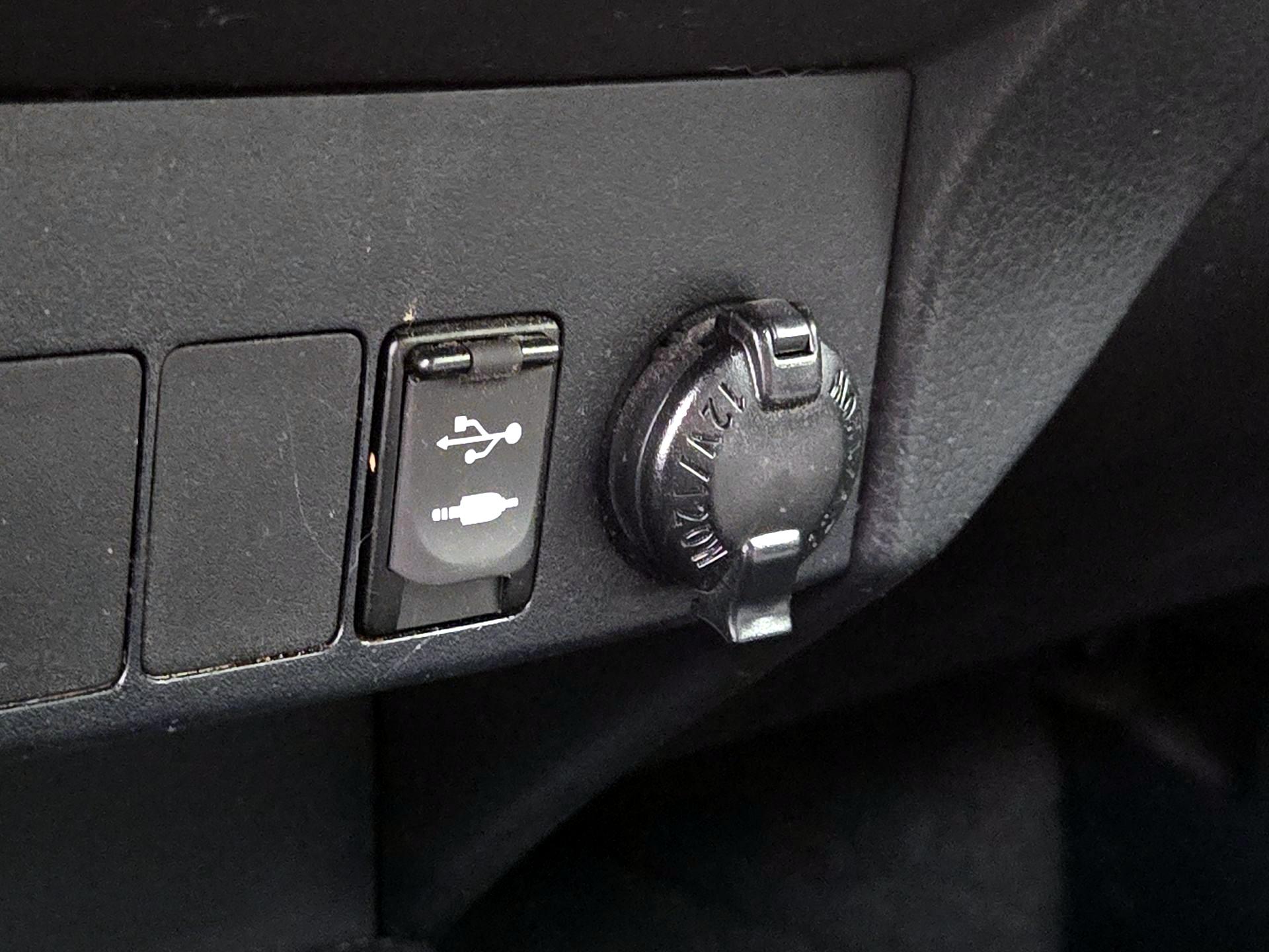 Thumbnail: 2014 Toyota RAV4 - 18