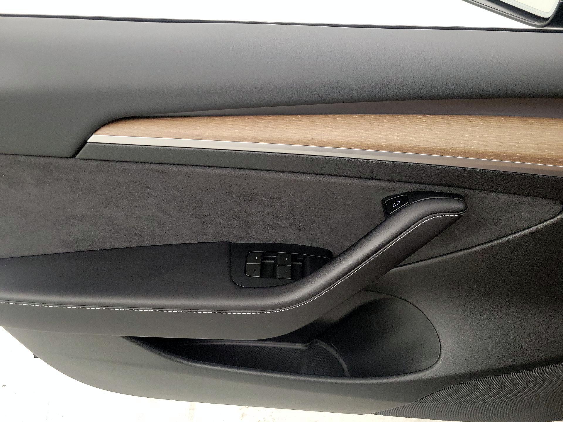 Thumbnail: 2023 Tesla Model 3 - 12
