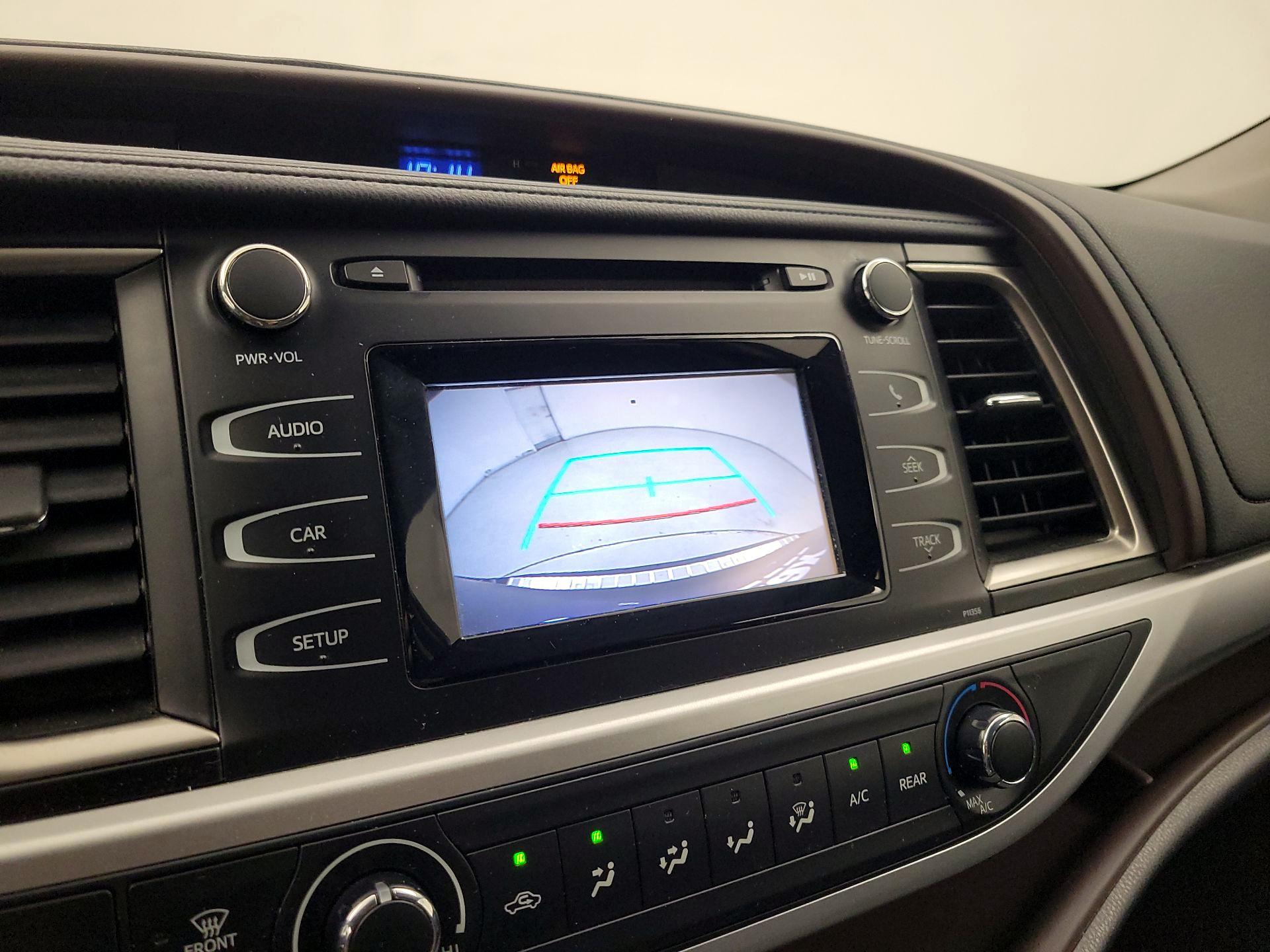 Thumbnail: 2018 Toyota Highlander - 14