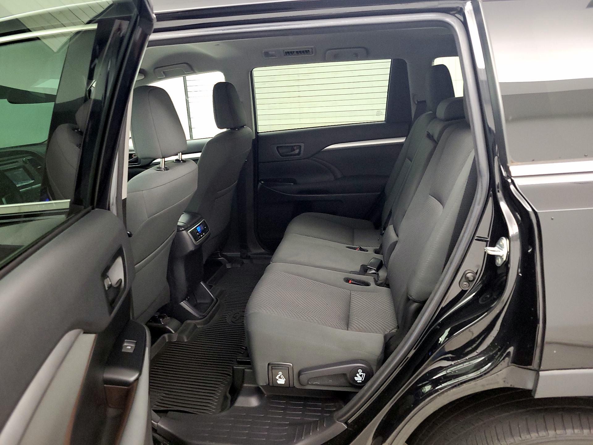 Thumbnail: 2018 Toyota Highlander - 19