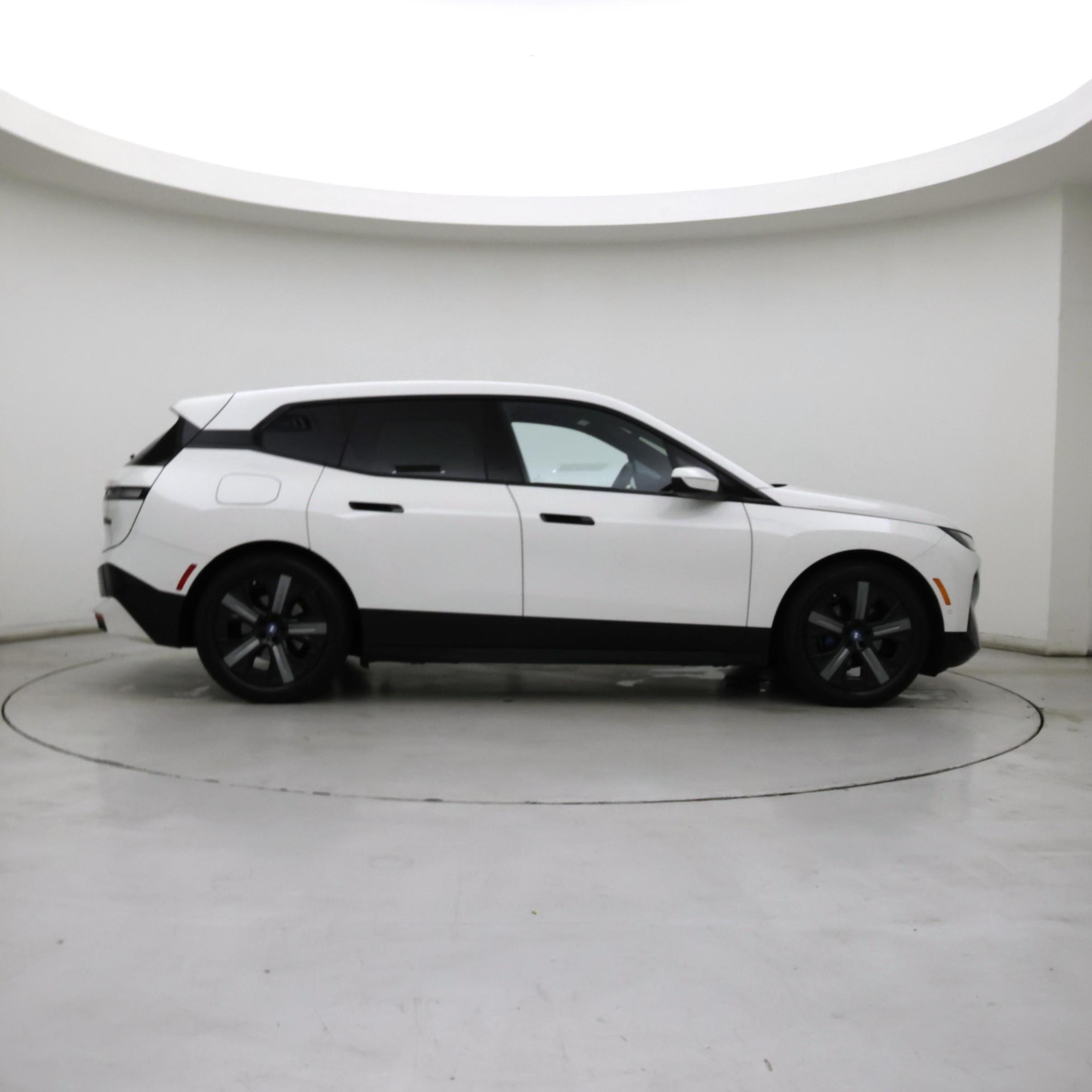 Thumbnail: 2024 BMW iX - 7