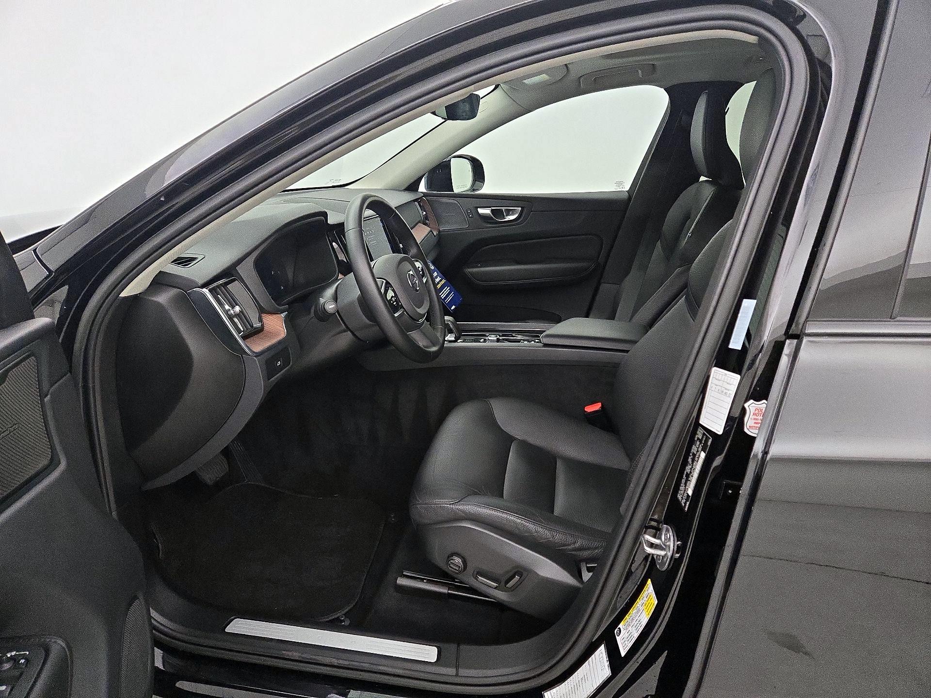 Thumbnail: 2023 Volvo XC60 - 11