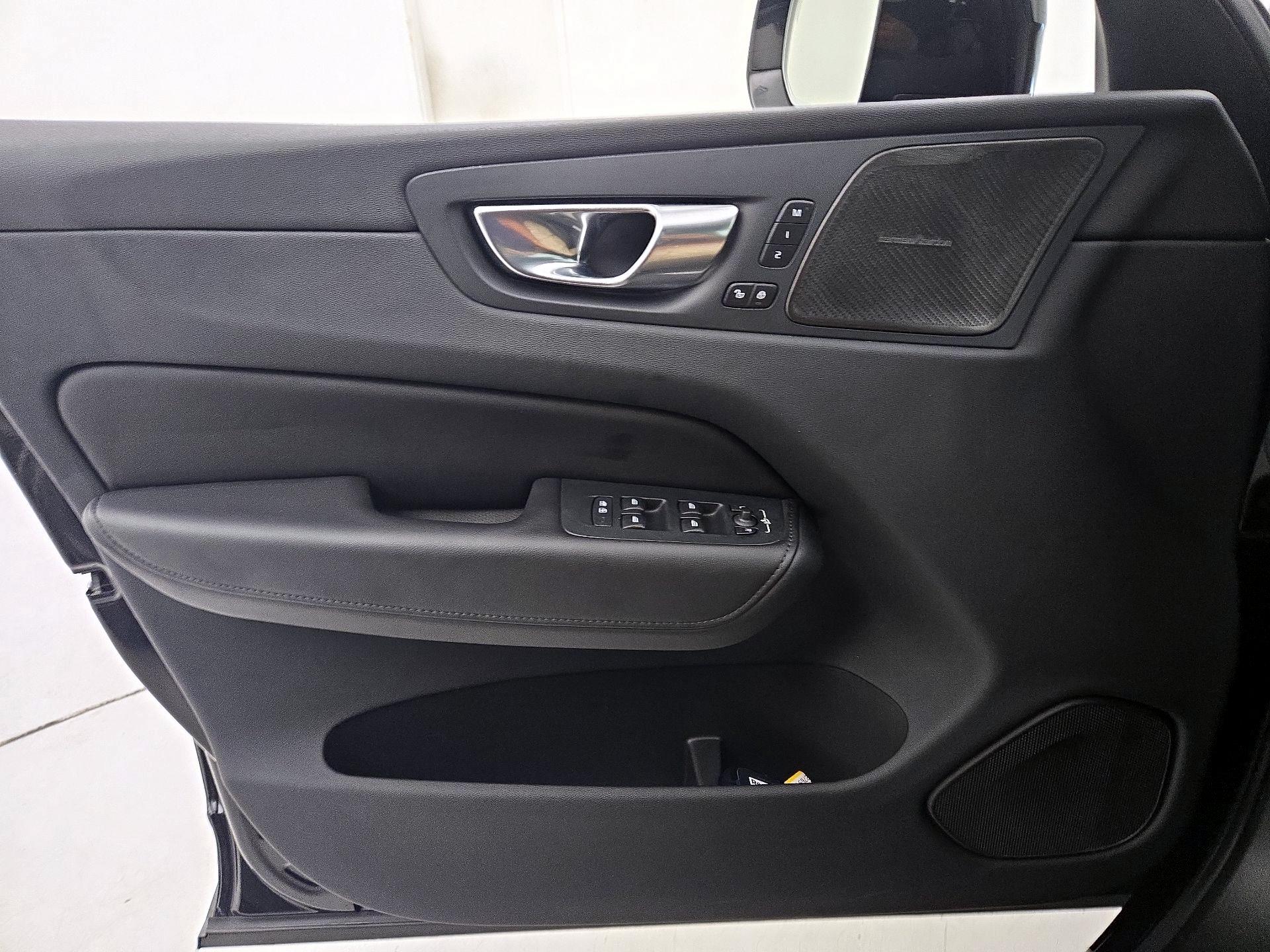 Thumbnail: 2023 Volvo XC60 - 12